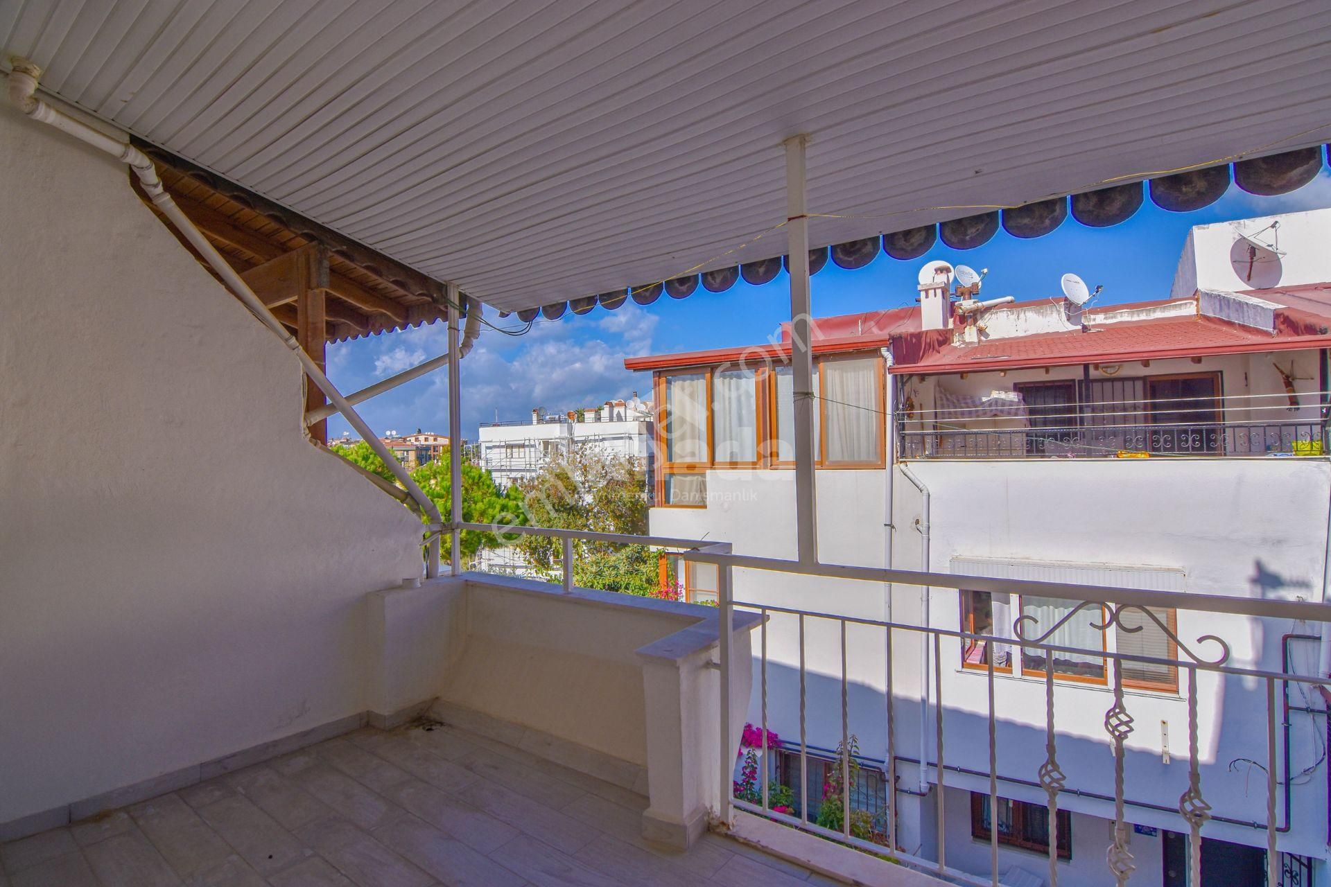 Kuşadası Şehir Merkezi'nde Satılık 3+2 Villa - Görsel 14