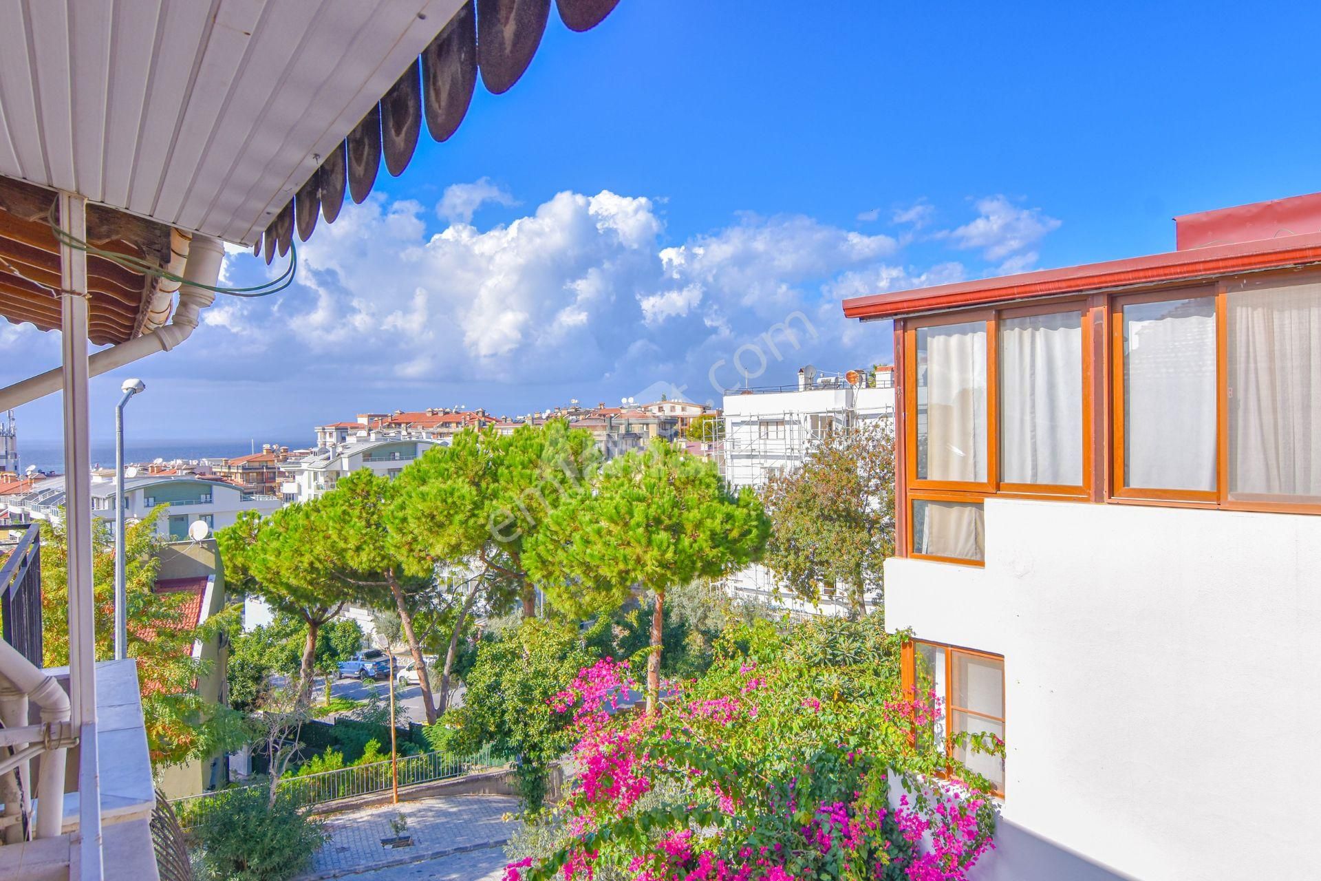 Kuşadası Şehir Merkezi'nde Satılık 3+2 Villa - Görsel 15