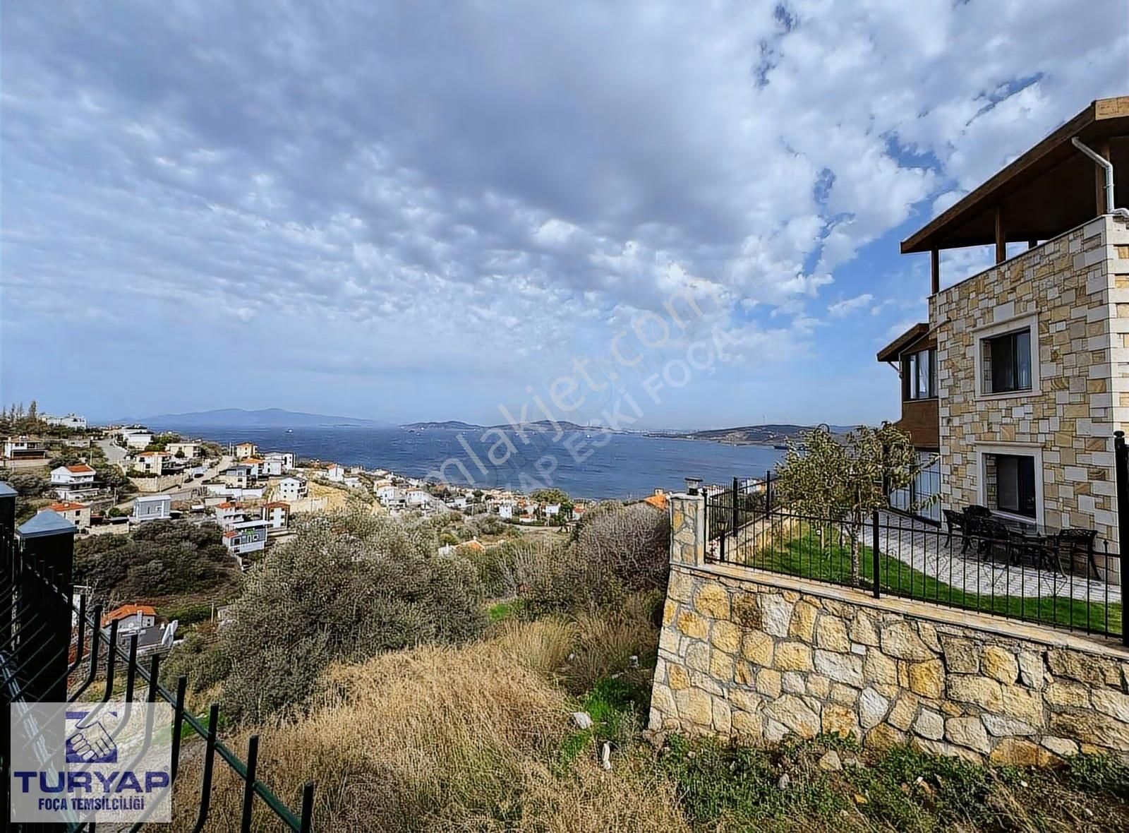 Yeni Foça'da Satılık Tam Müstakil Doğalgazlı Tripleks Villa - Görsel 14