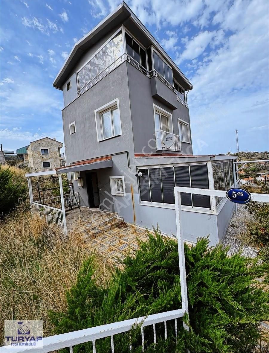 Yeni Foça'da Satılık Tam Müstakil Doğalgazlı Tripleks Villa - Görsel 10