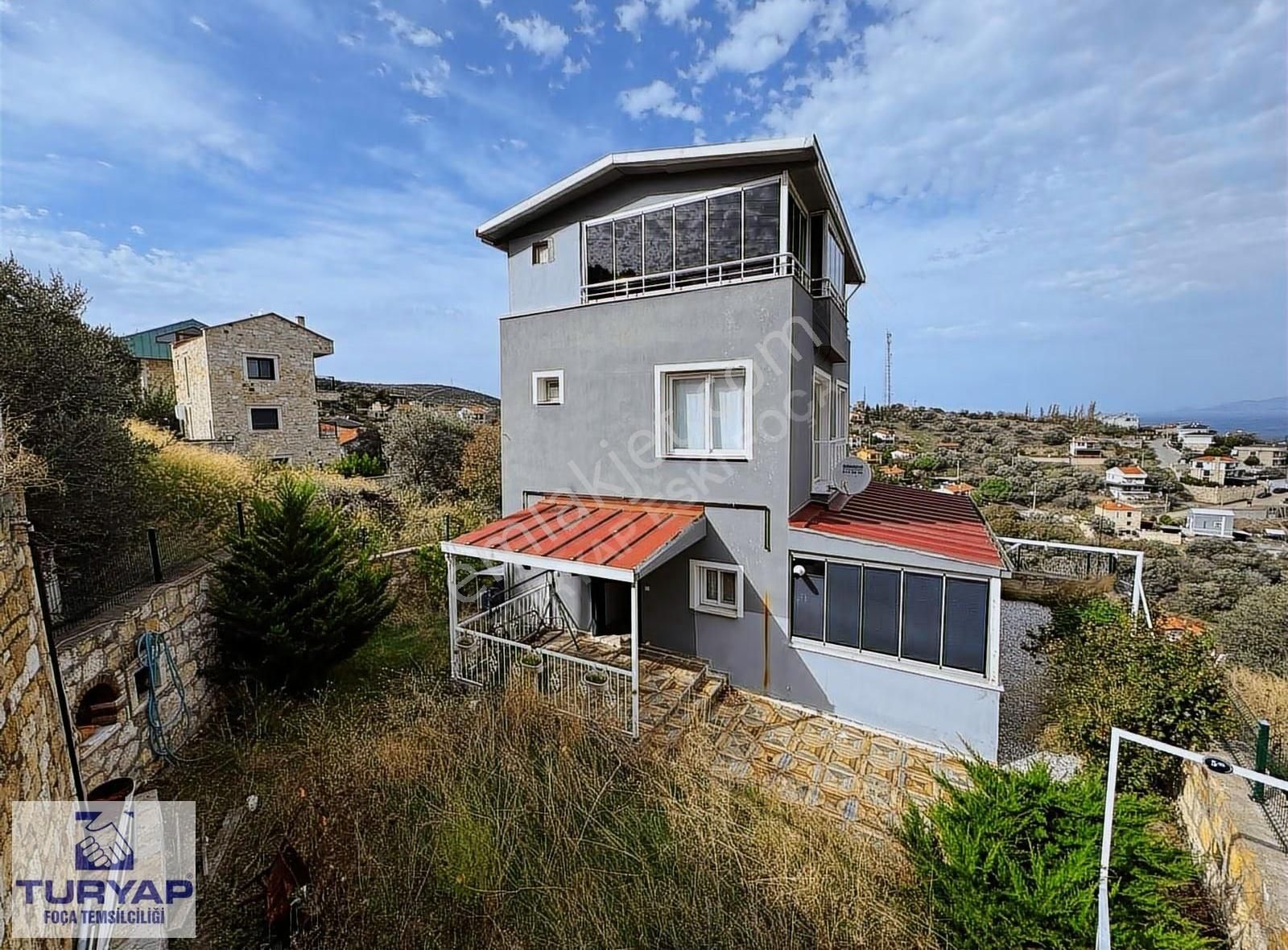 Yeni Foça'da Satılık Tam Müstakil Doğalgazlı Tripleks Villa - Görsel 12