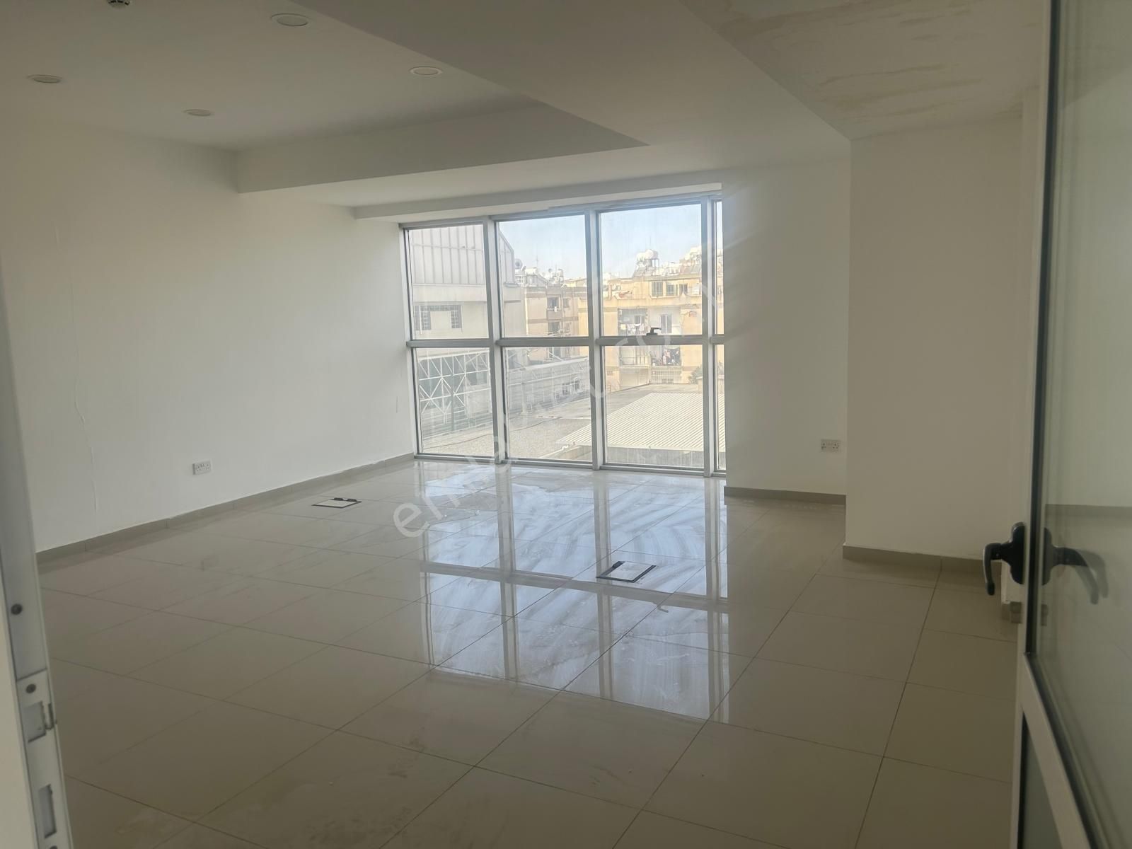 Lefkoşa Bakanlıklar Bölgesi Kiralık Yeni 220 M2 Ve 148 M2 Den Ticariizinli Ofisler. - Görsel 22