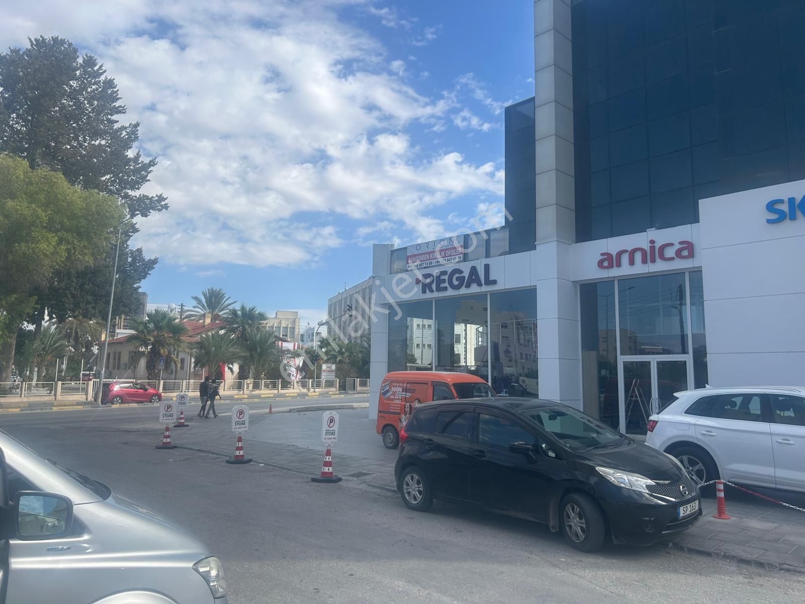 Lefkoşa Bakanlıklar Bölgesi Kiralık Yeni 220 M2 Ve 148 M2 Den Ticariizinli Ofisler. - Görsel 2