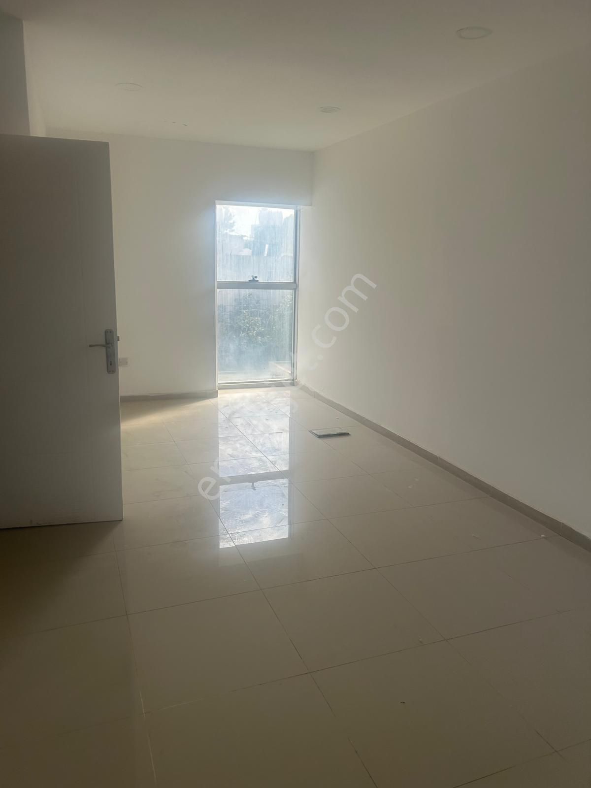 Lefkoşa Bakanlıklar Bölgesi Kiralık Yeni 220 M2 Ve 148 M2 Den Ticariizinli Ofisler. - Görsel 11