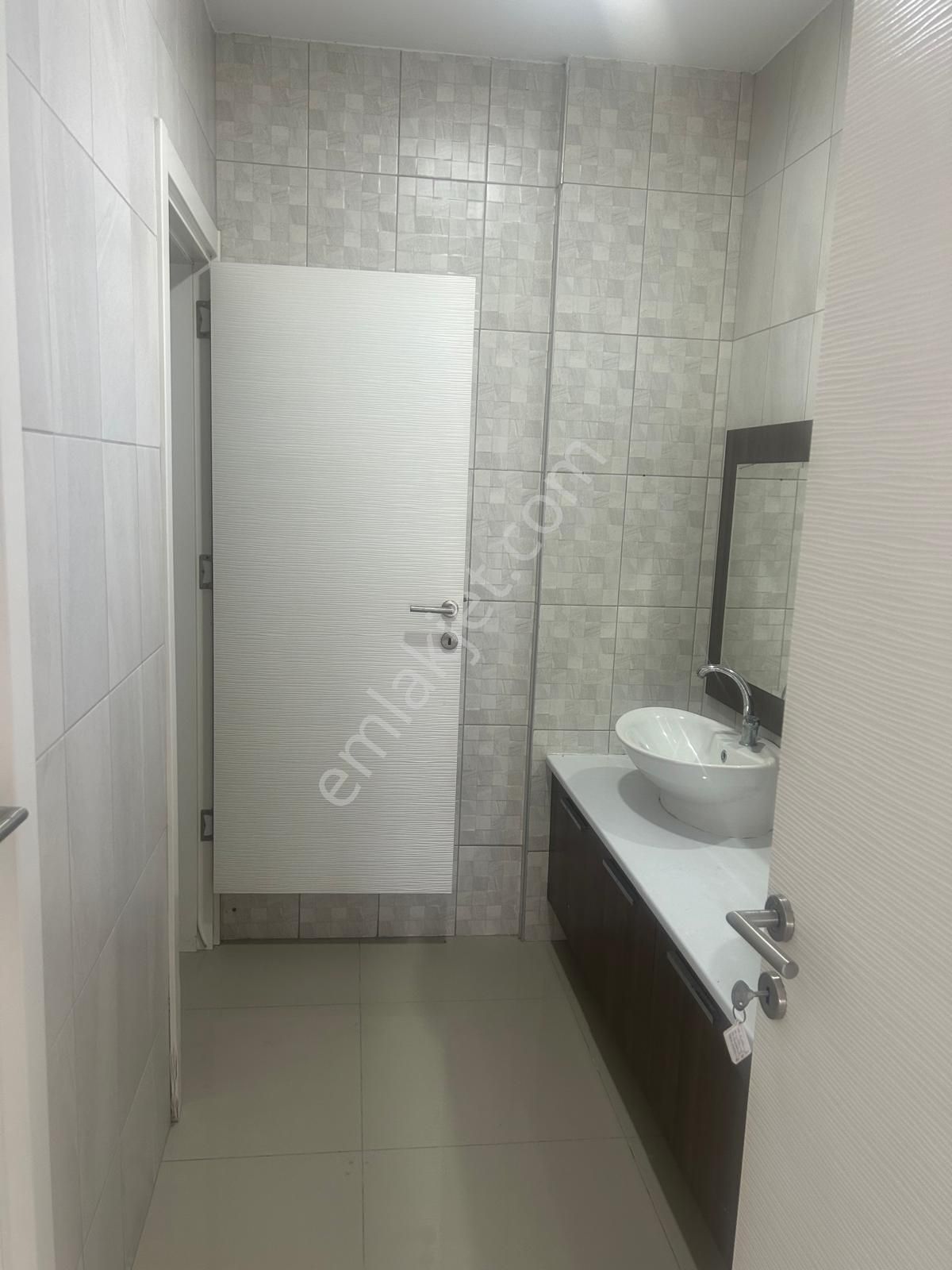 Lefkoşa Bakanlıklar Bölgesi Kiralık Yeni 220 M2 Ve 148 M2 Den Ticariizinli Ofisler. - Görsel 23