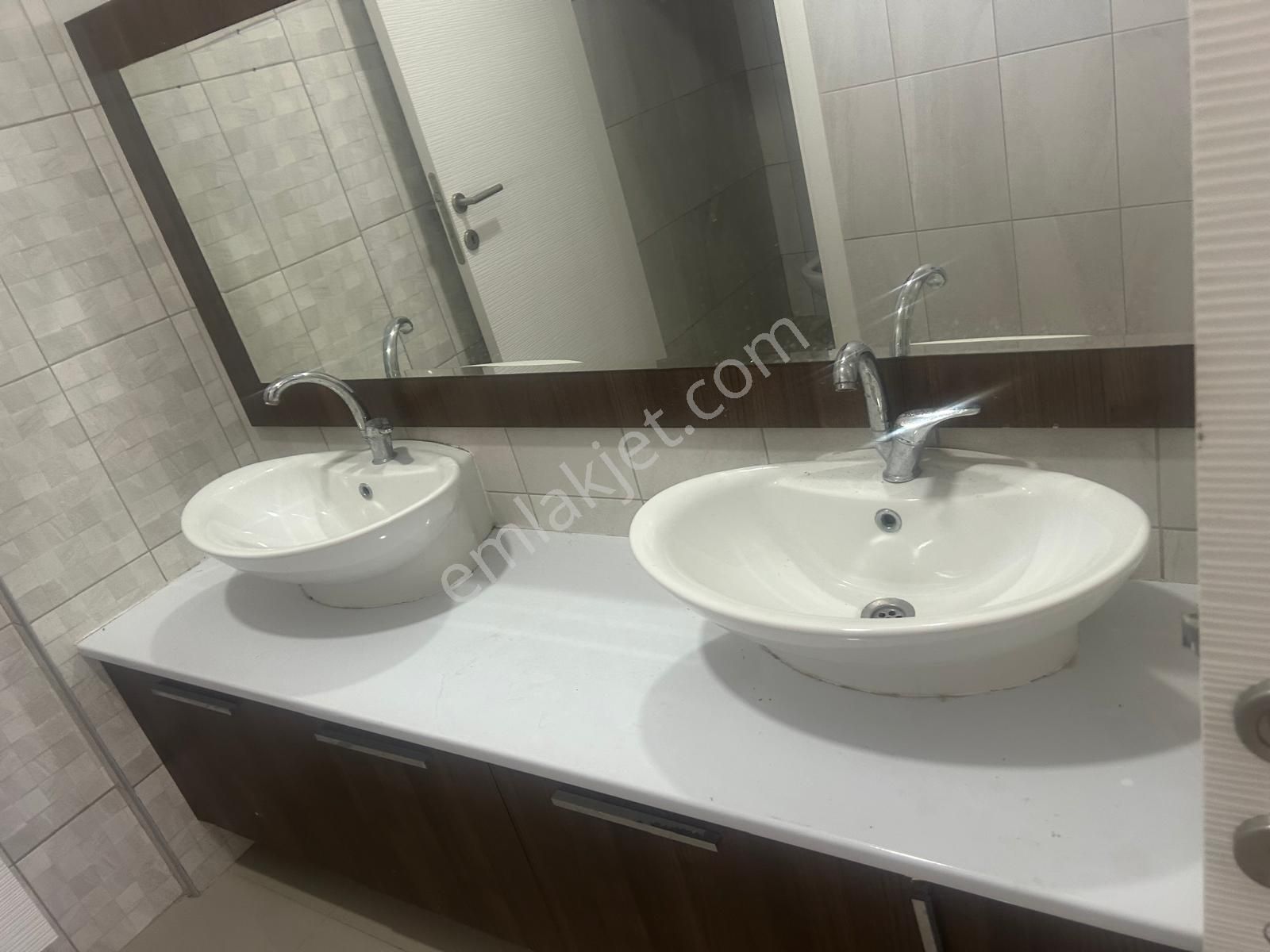 Lefkoşa Bakanlıklar Bölgesi Kiralık Yeni 220 M2 Ve 148 M2 Den Ticariizinli Ofisler. - Görsel 16