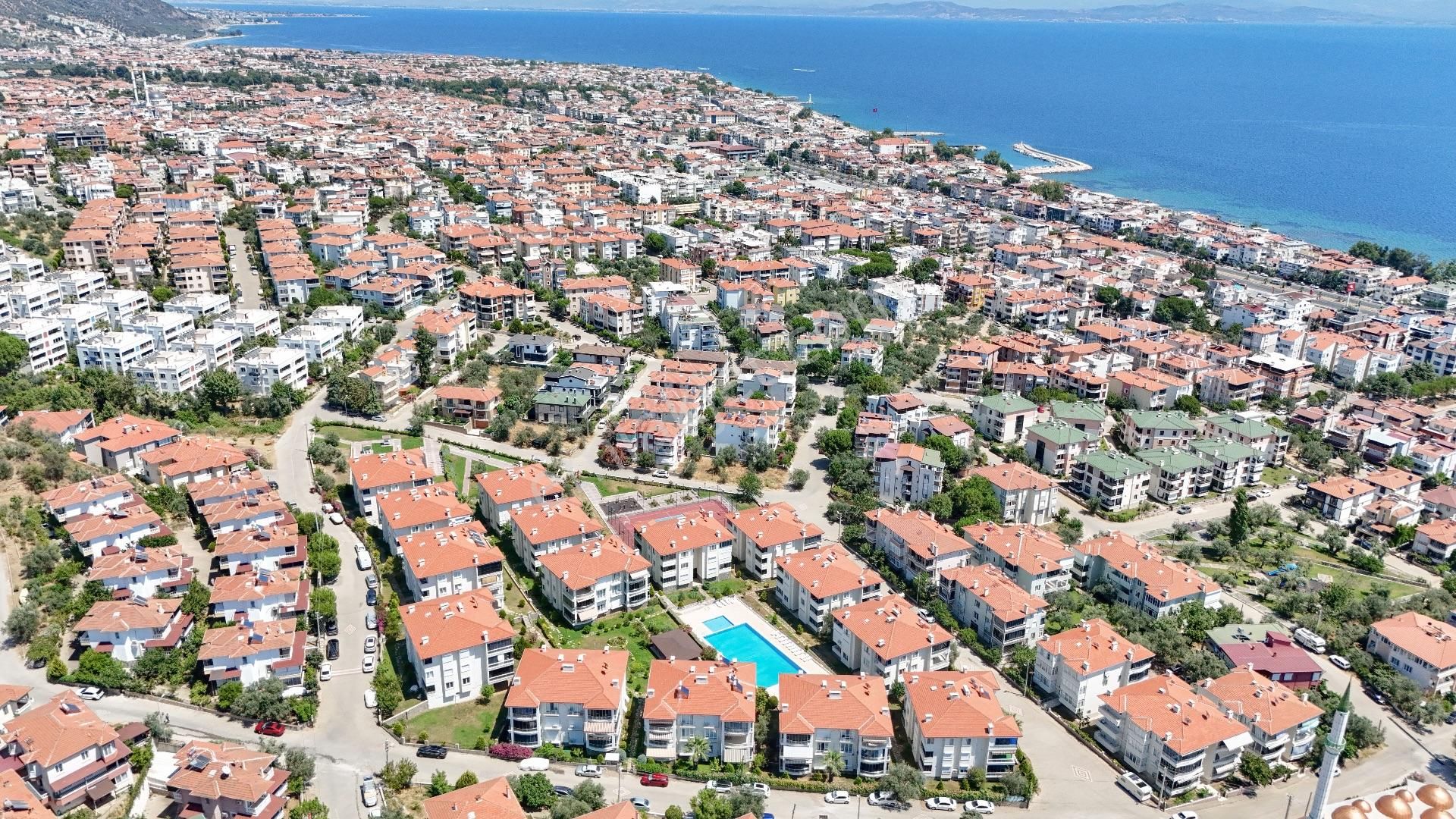 Altınoluk Merkezde Satılık Havuzlu 3+1 Havuzlu Daire - Görsel 3
