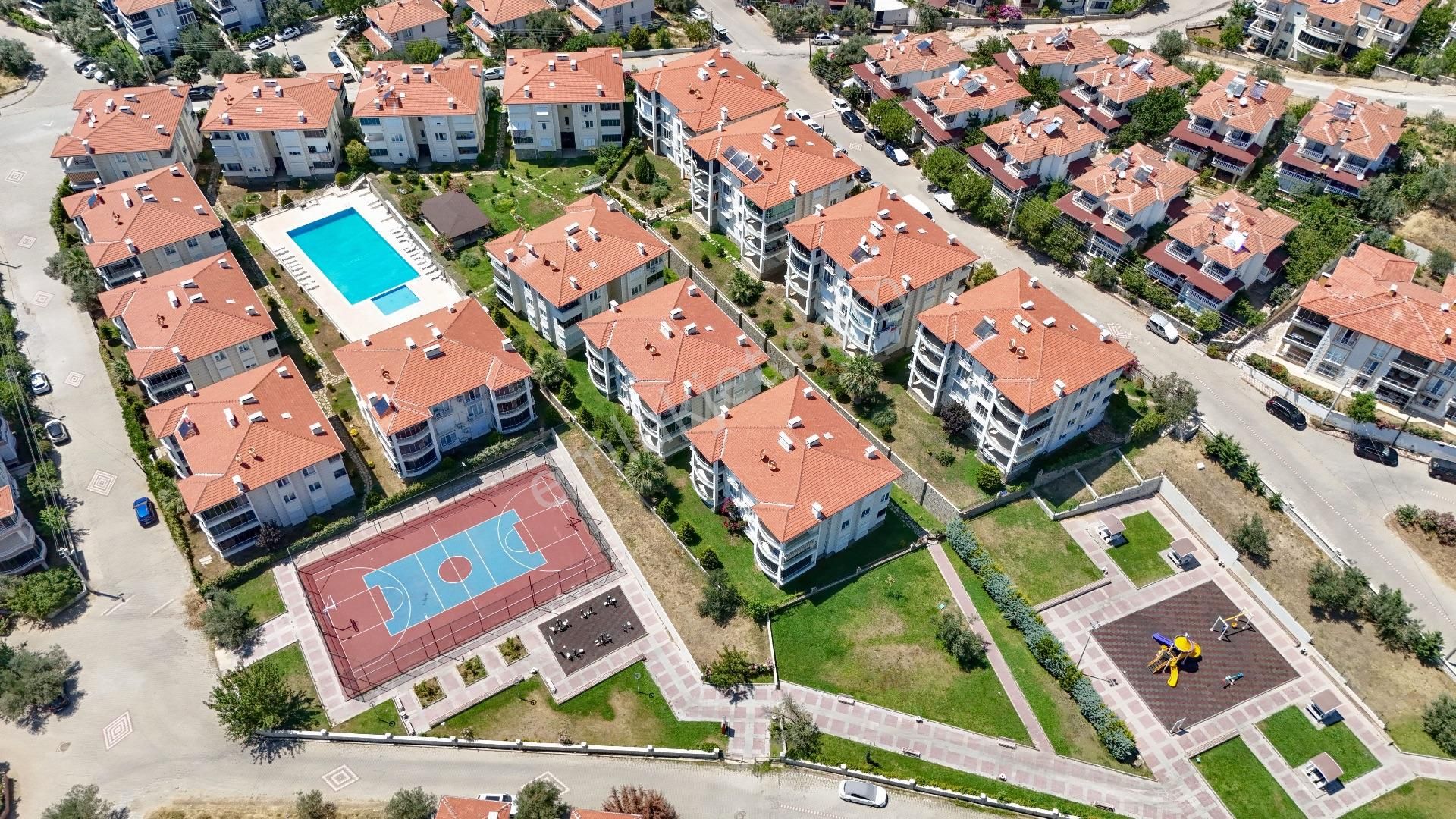 Altınoluk Merkezde Satılık Havuzlu 3+1 Havuzlu Daire - Görsel 6