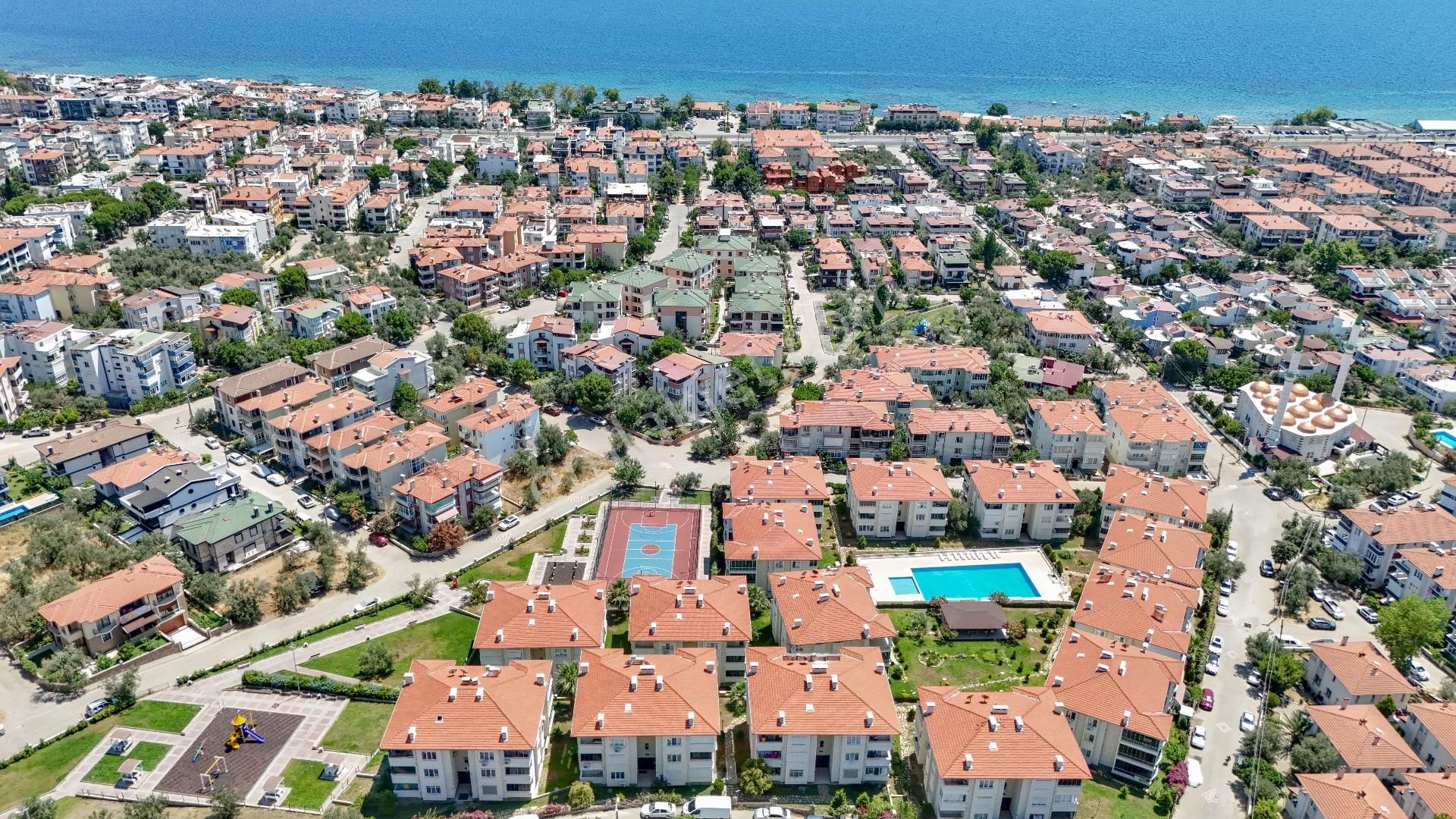 Altınoluk Merkezde Satılık Havuzlu 3+1 Havuzlu Daire - Görsel 2