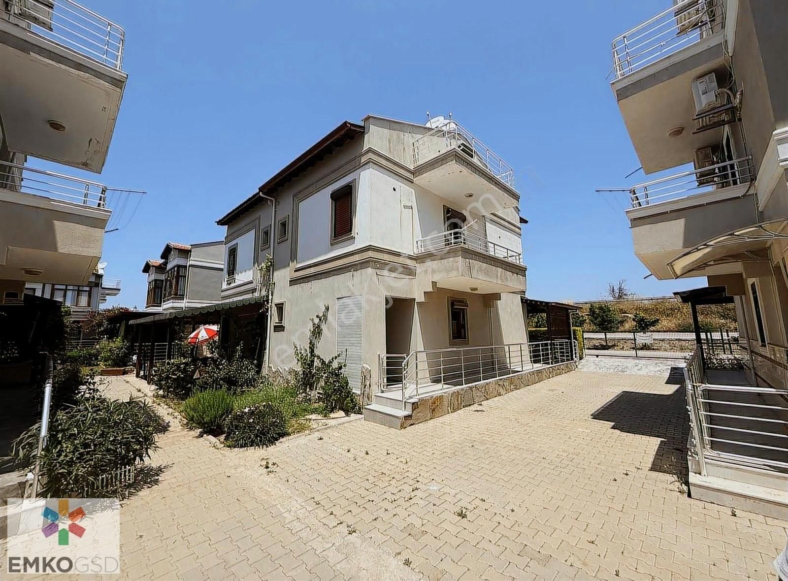 Emko'dan Havuzlu,denize Sıfır Site İçerisinde 3+1 Villa - Görsel 15