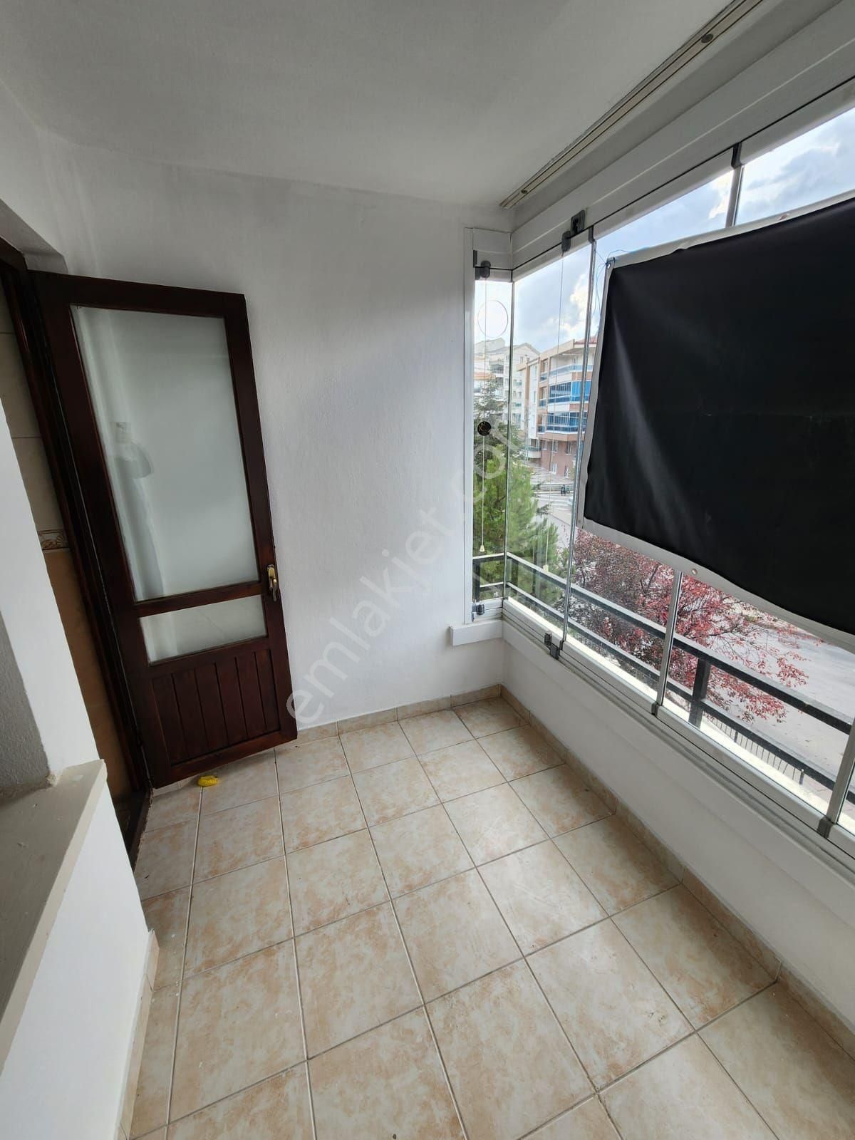 Gül Emlaktan 1.kat 3+1 Park Manzarılı Yapılı Masrafsız Daire - Görsel 3