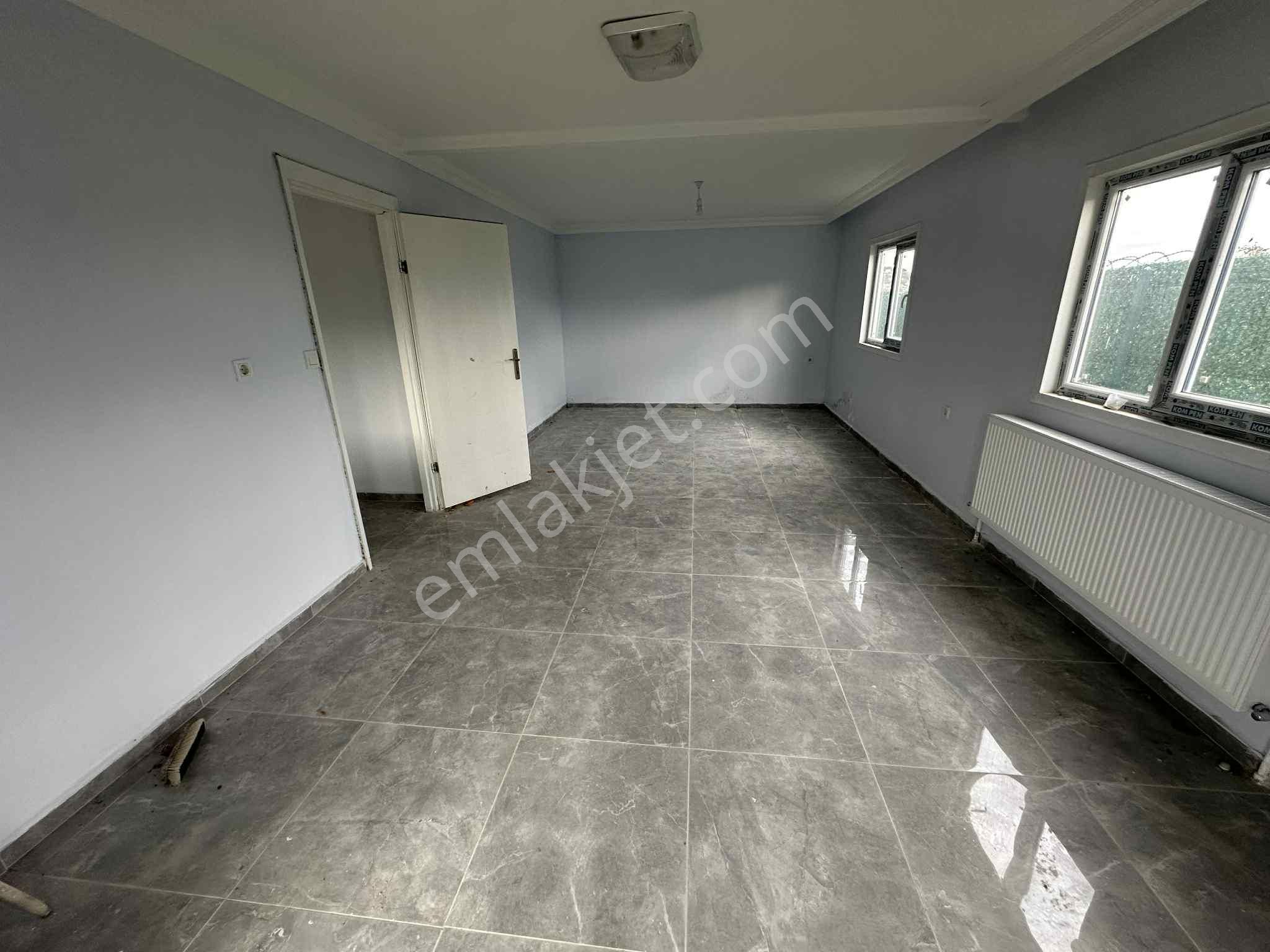 Çatalca Çakıl Mahallesinde 337m2 Arsa İçerisinde 100 M2 Ev