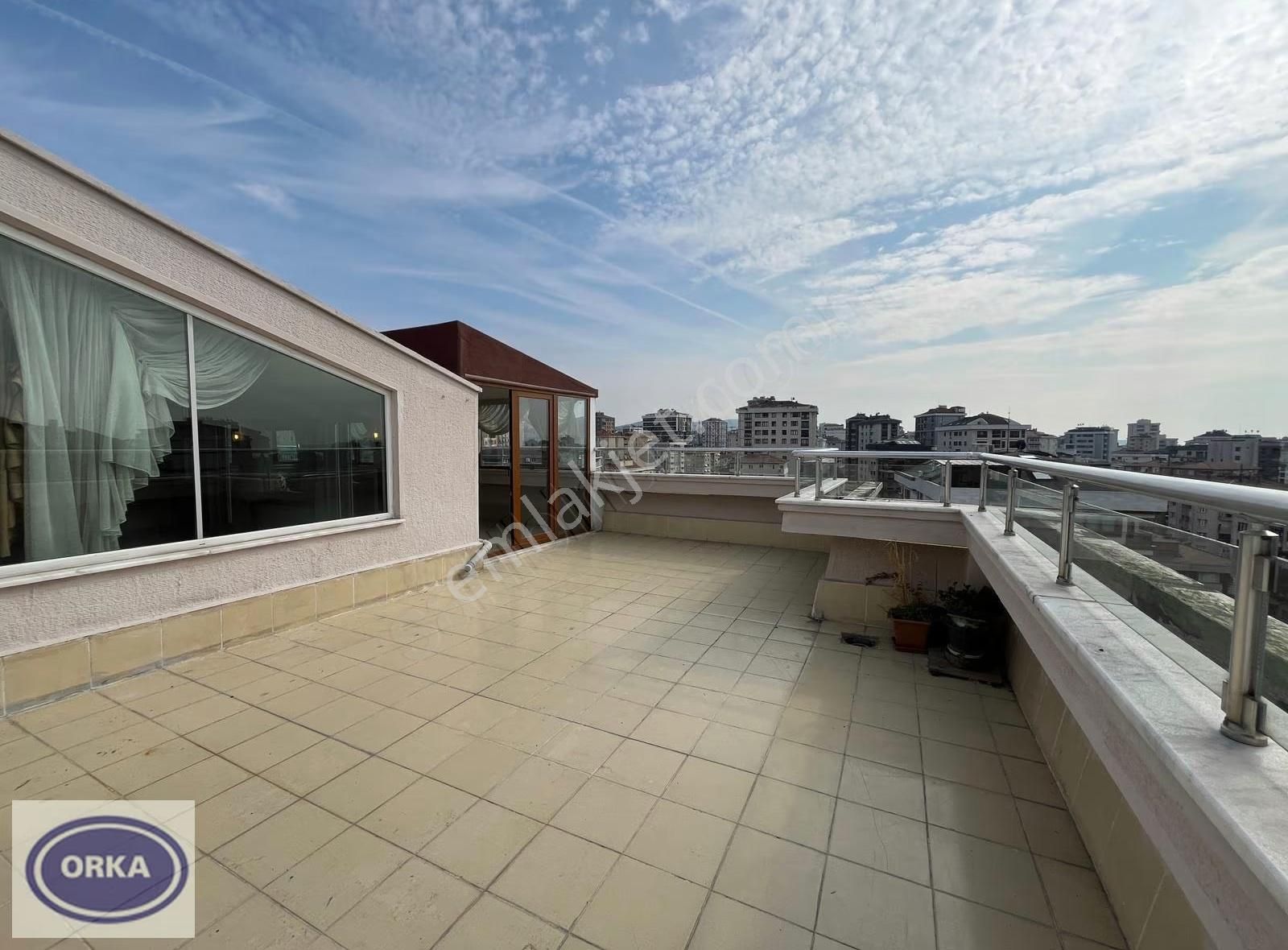 Minibüse Yakın 320m²net Teraslı Deniz Manzaralı 3+1 Daire