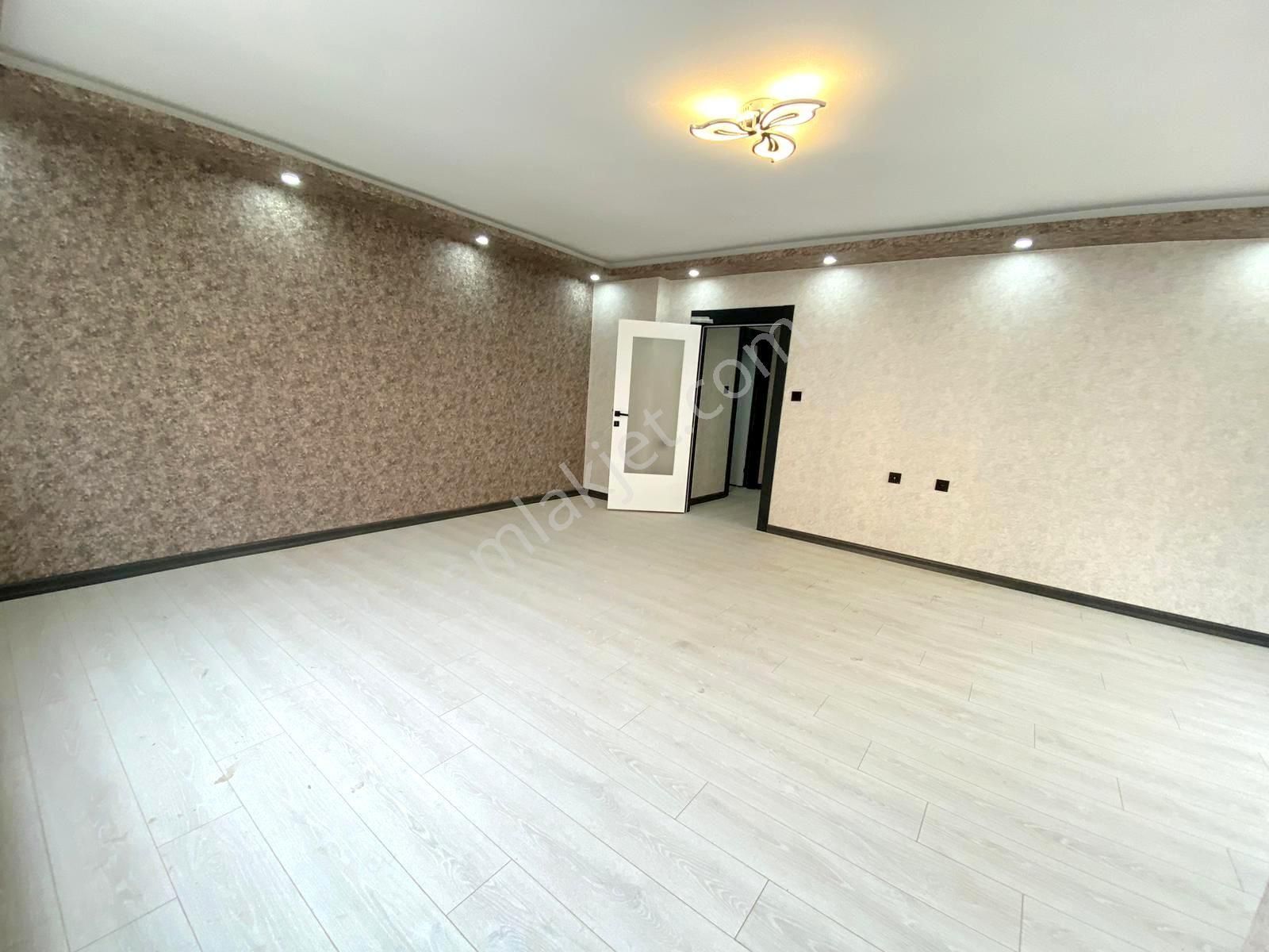 Uzman Emlak' 19 Mayıs Mh Özgürlük Caddesinde Orta Katta Full Yapılı 3+1 Daire - Görsel 6