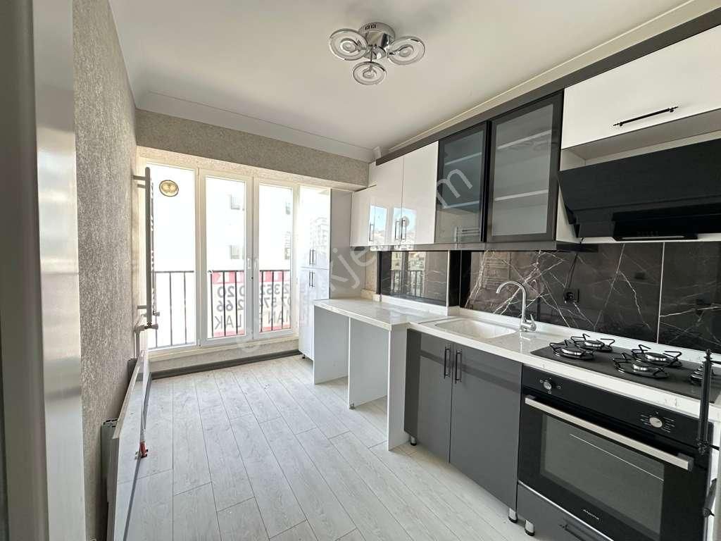 Uzman Emlak' 19 Mayıs Mh Özgürlük Caddesinde Orta Katta Full Yapılı 3+1 Daire - Görsel 16