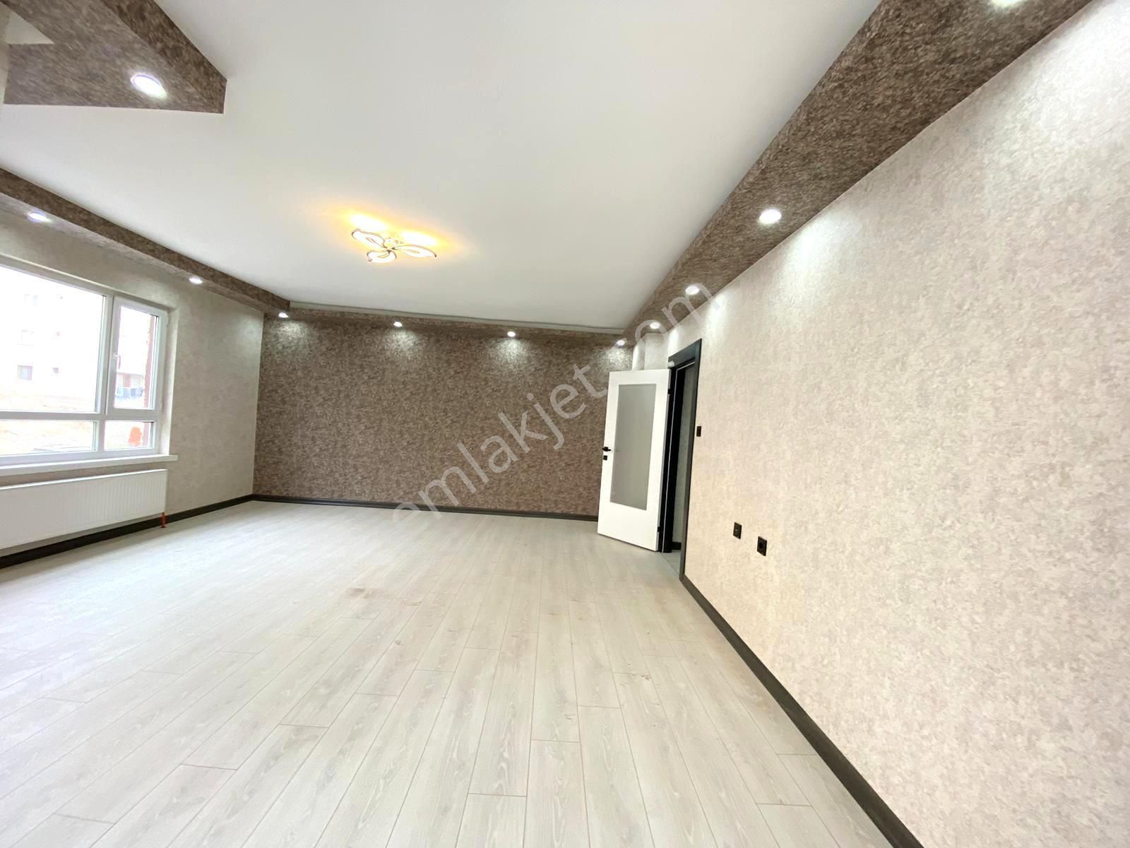 Uzman Emlak' 19 Mayıs Mh Özgürlük Caddesinde Orta Katta Full Yapılı 3+1 Daire - Görsel 4