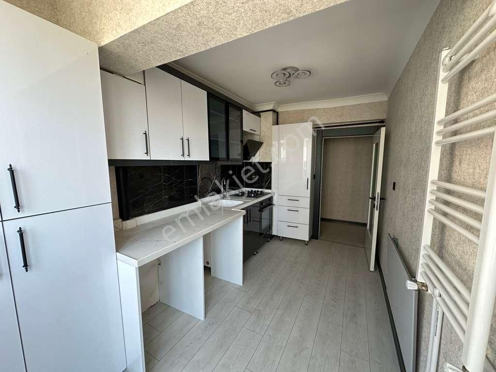 Uzman Emlak' 19 Mayıs Mh Özgürlük Caddesinde Orta Katta Full Yapılı 3+1 Daire - Görsel 12