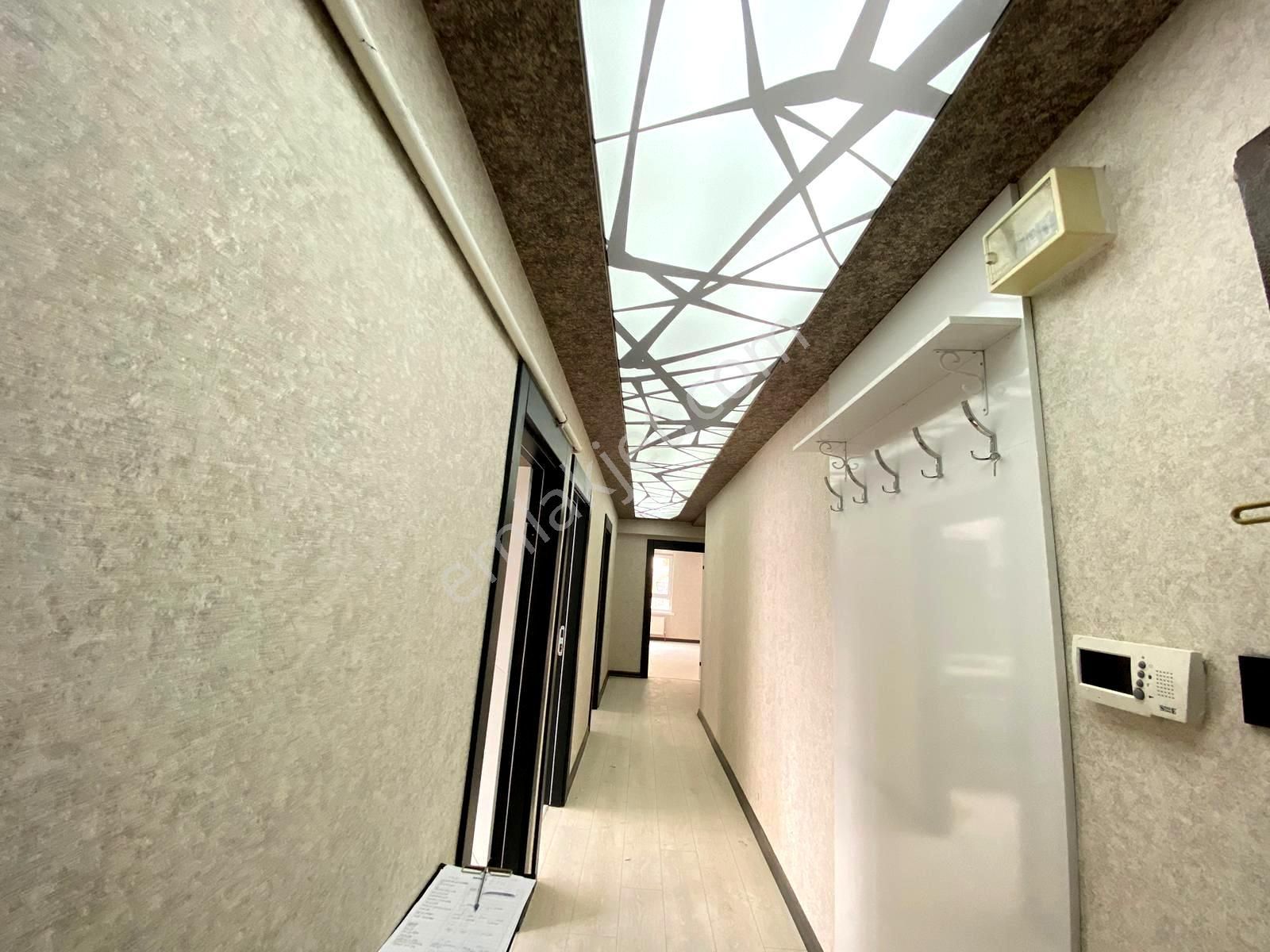 Uzman Emlak' 19 Mayıs Mh Özgürlük Caddesinde Orta Katta Full Yapılı 3+1 Daire - Görsel 23