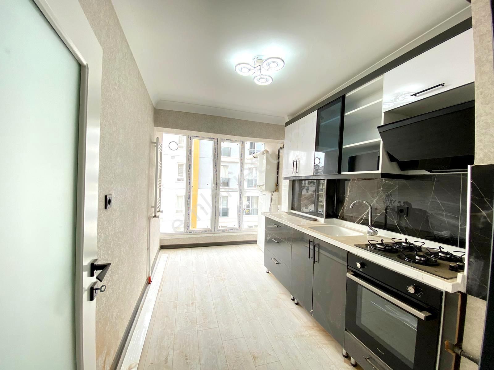 Uzman Emlak' 19 Mayıs Mh Özgürlük Caddesinde Orta Katta Full Yapılı 3+1 Daire - Görsel 14