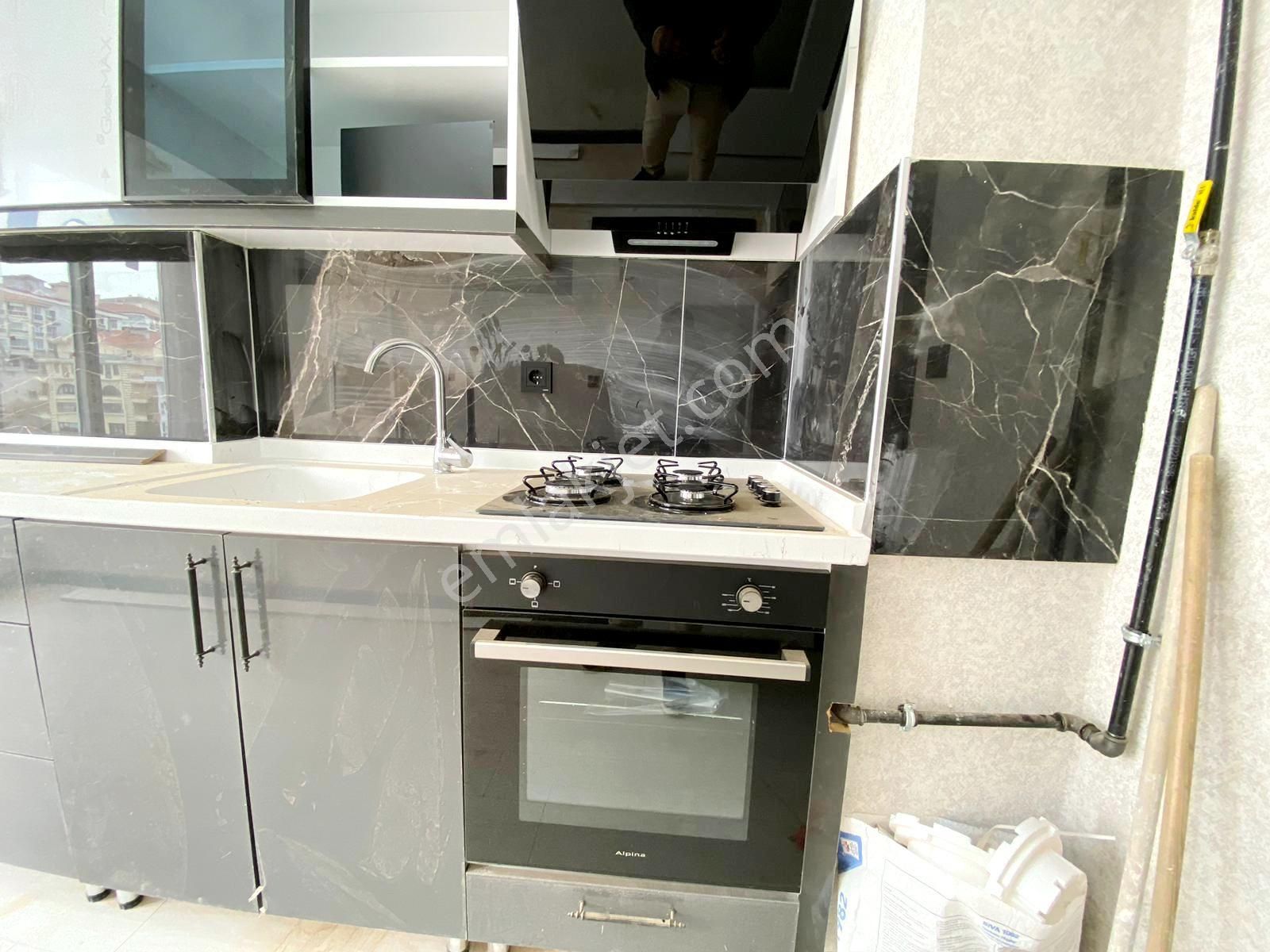 Uzman Emlak' 19 Mayıs Mh Özgürlük Caddesinde Orta Katta Full Yapılı 3+1 Daire - Görsel 17