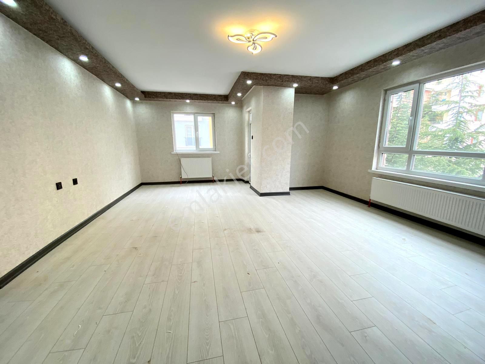 Uzman Emlak' 19 Mayıs Mh Özgürlük Caddesinde Orta Katta Full Yapılı 3+1 Daire - Görsel 5