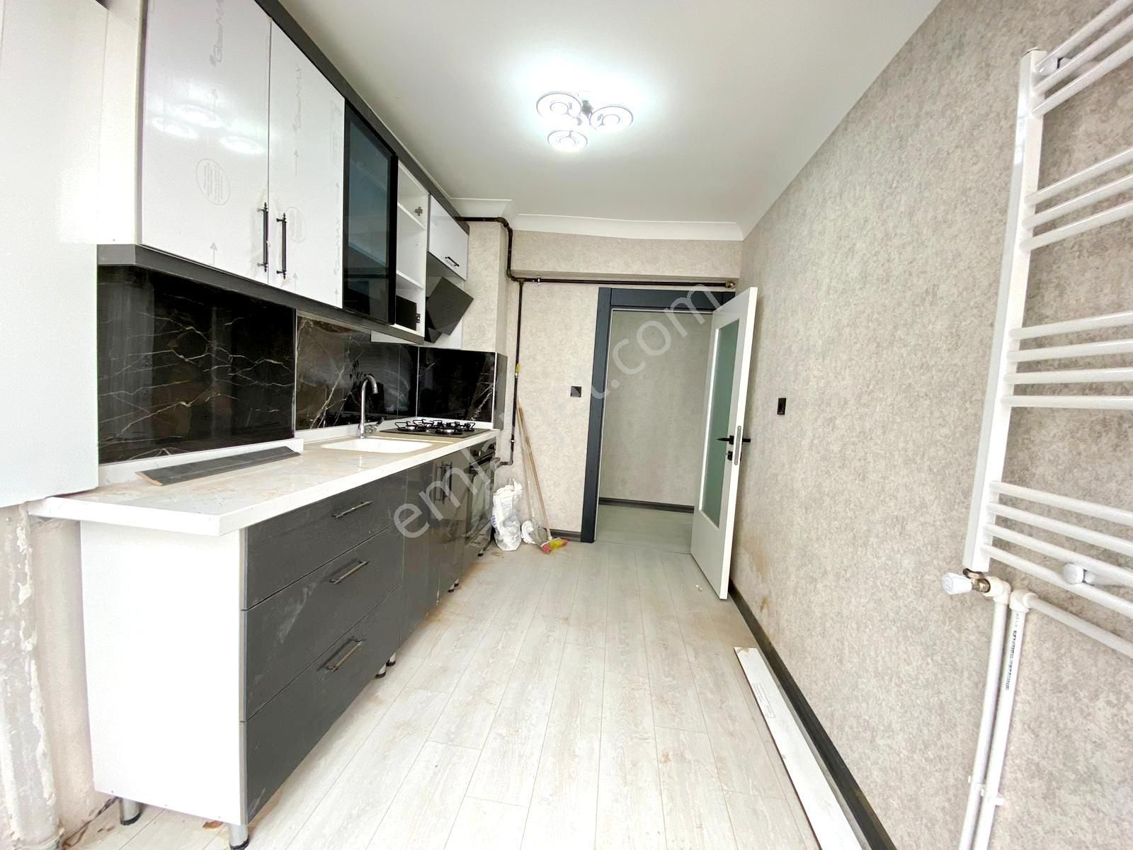 Uzman Emlak' 19 Mayıs Mh Özgürlük Caddesinde Orta Katta Full Yapılı 3+1 Daire - Görsel 13