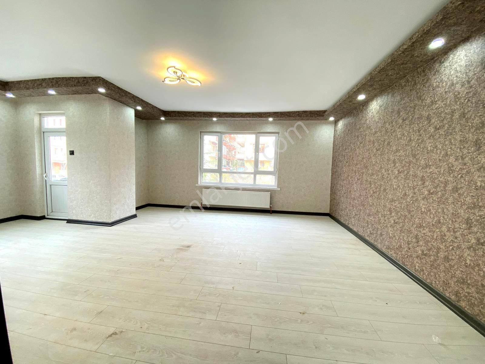 Uzman Emlak' 19 Mayıs Mh Özgürlük Caddesinde Orta Katta Full Yapılı 3+1 Daire - Görsel 3