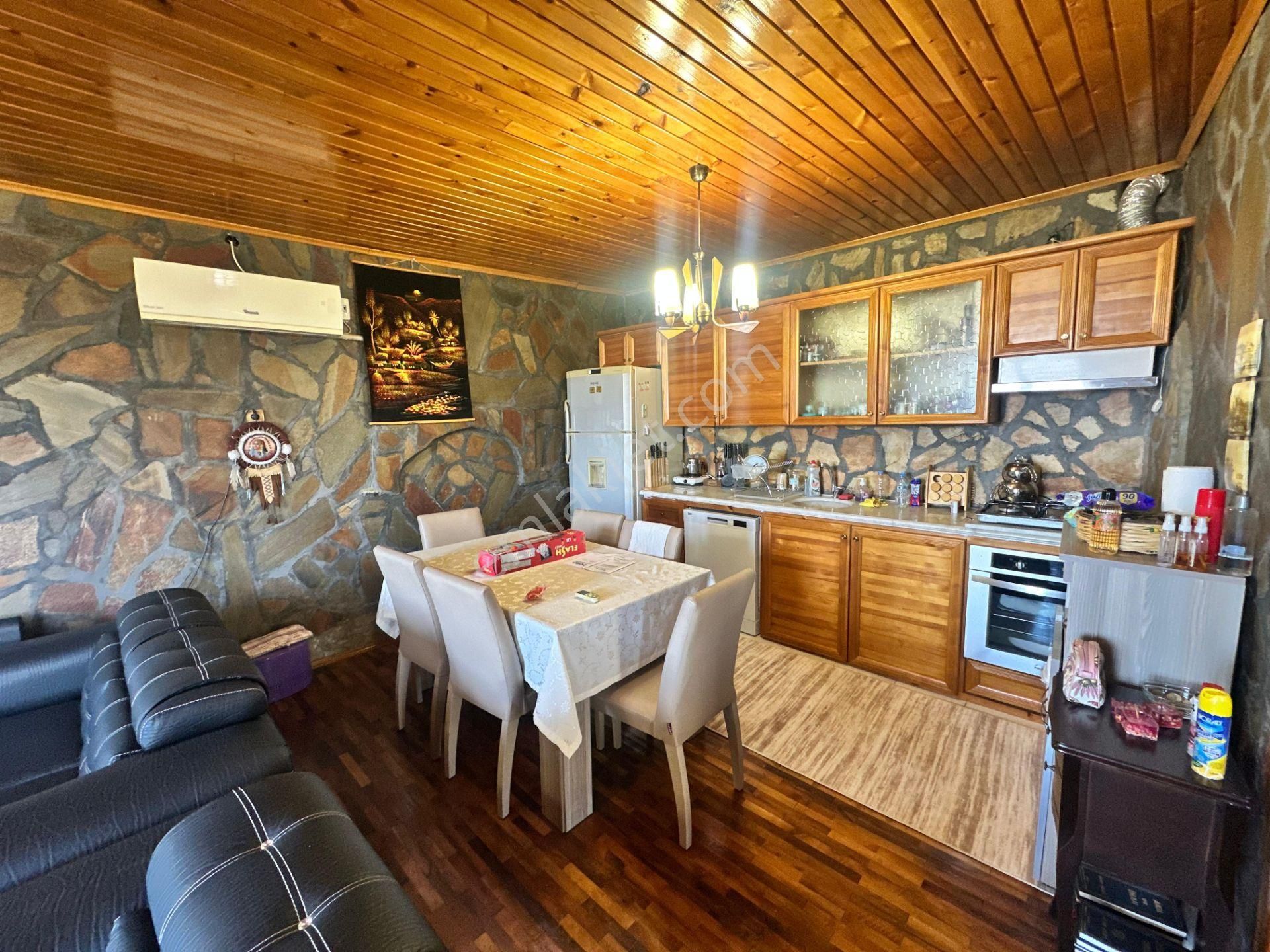 A Plus Gayrimenkulden Kaplan Köyünde Satılık 5+1 Müstakil Taş Ev - Görsel 4