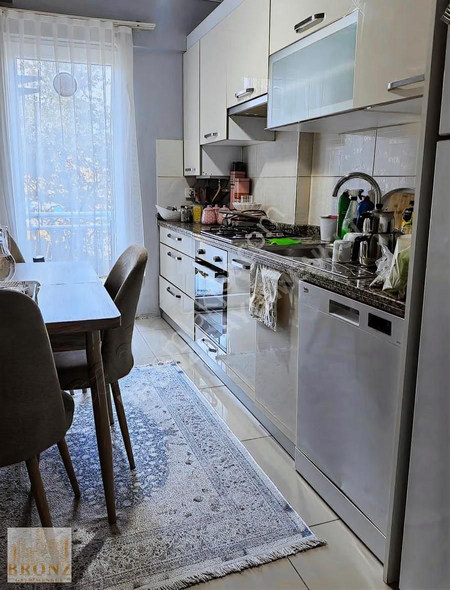 Ümraniye Çarşıya Çok Yakın Butik Sitede Acil Satılık 2+1 - Görsel 2