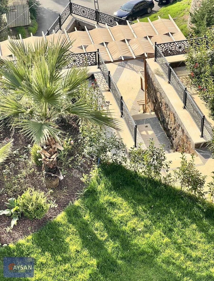 Kartal Da Adalar, Deniz Ve Doğa Manzaralı 4 Katlı Lüks Villa