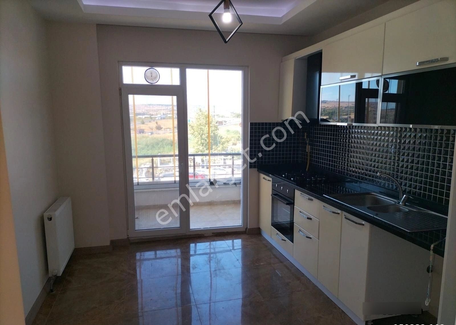 Havuzlu Çocuk Parklı 10 Yıllık Sitede Ara Kat Masrafsız Daire - Görsel 3