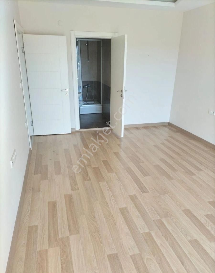 Havuzlu Çocuk Parklı 10 Yıllık Sitede Ara Kat Masrafsız Daire - Görsel 16