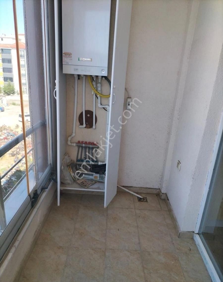 Havuzlu Çocuk Parklı 10 Yıllık Sitede Ara Kat Masrafsız Daire - Görsel 9