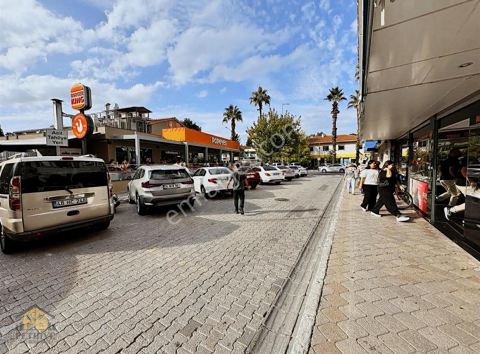 Cumhuriyet Mahallesi Merkezde Satılık Giriş Kat Ofis