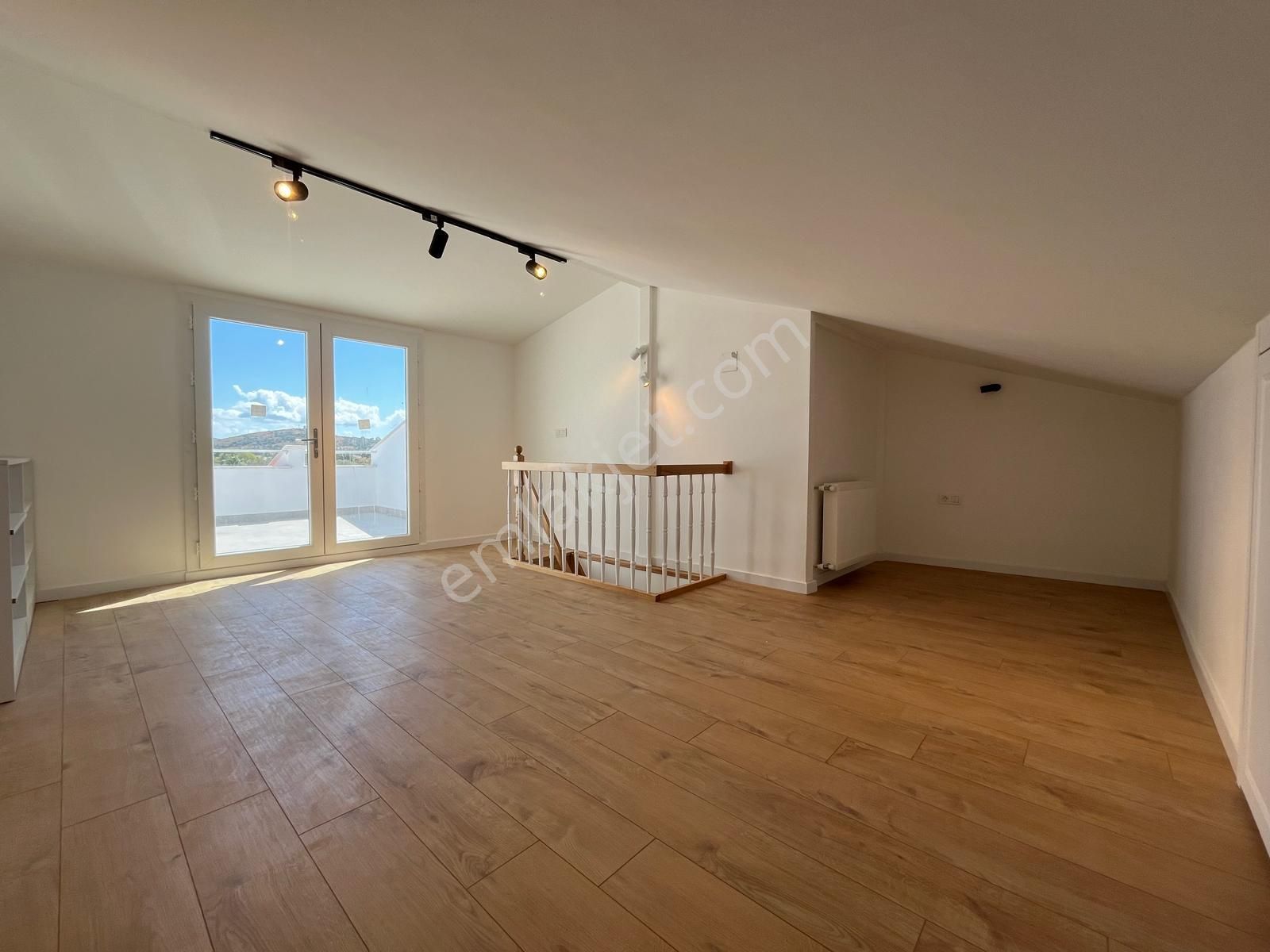 Urla Çeşmealtı Denizli Mah. Kiralık 4+1 Tripleks Villa - Görsel 30