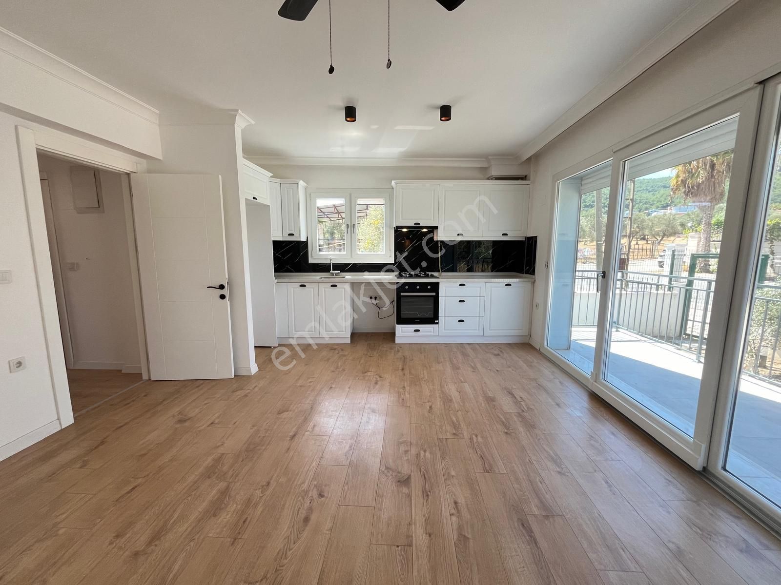 Urla Çeşmealtı Denizli Mah. Kiralık 4+1 Tripleks Villa - Görsel 10