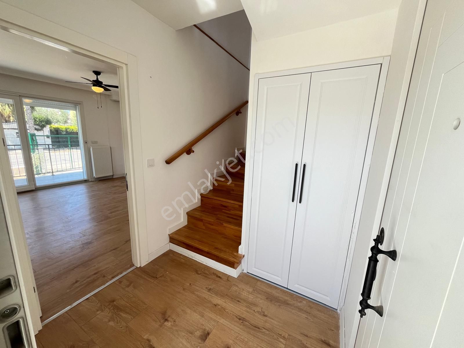 Urla Çeşmealtı Denizli Mah. Kiralık 4+1 Tripleks Villa - Görsel 7