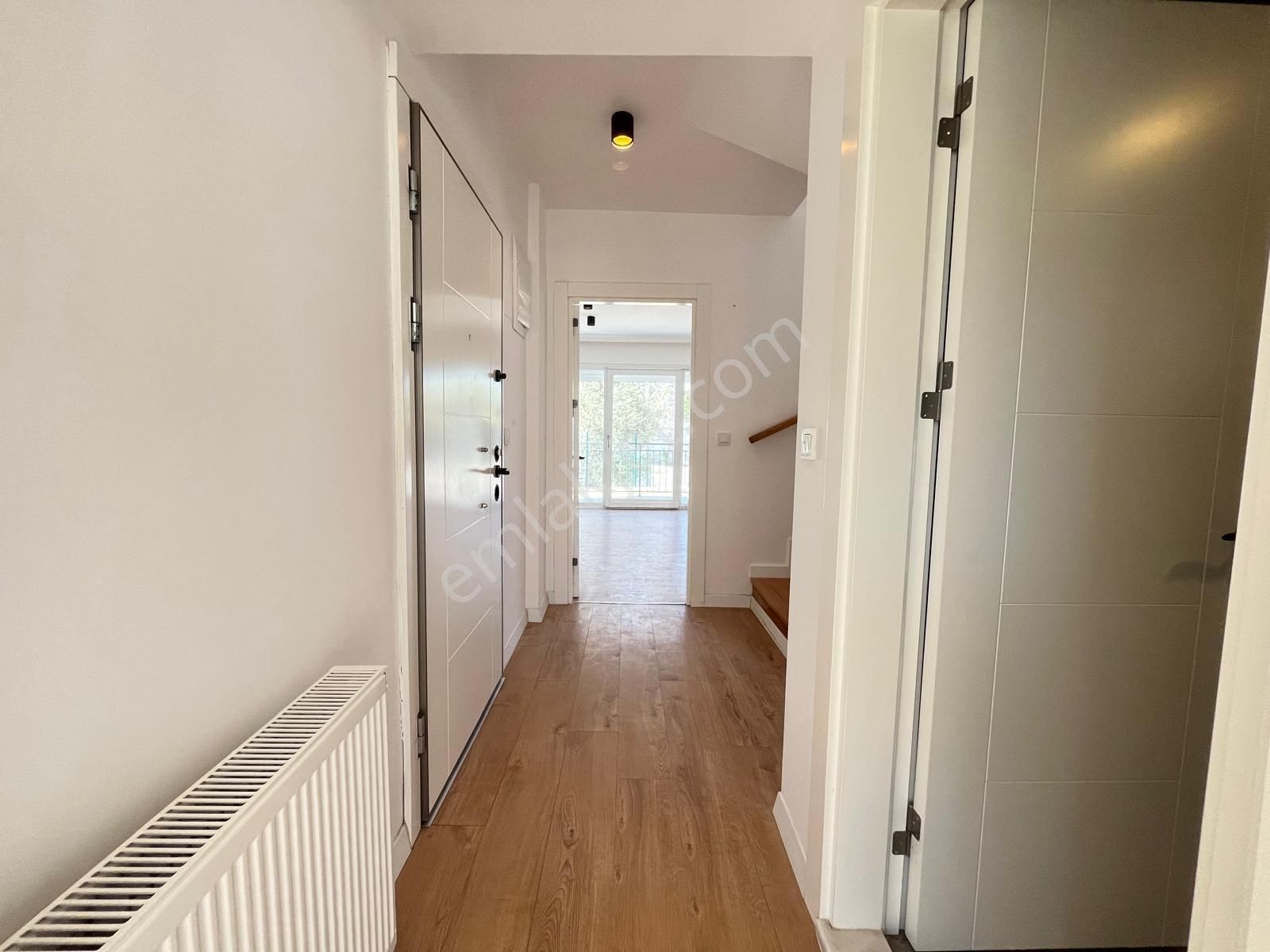 Urla Çeşmealtı Denizli Mah. Kiralık 4+1 Tripleks Villa - Görsel 21