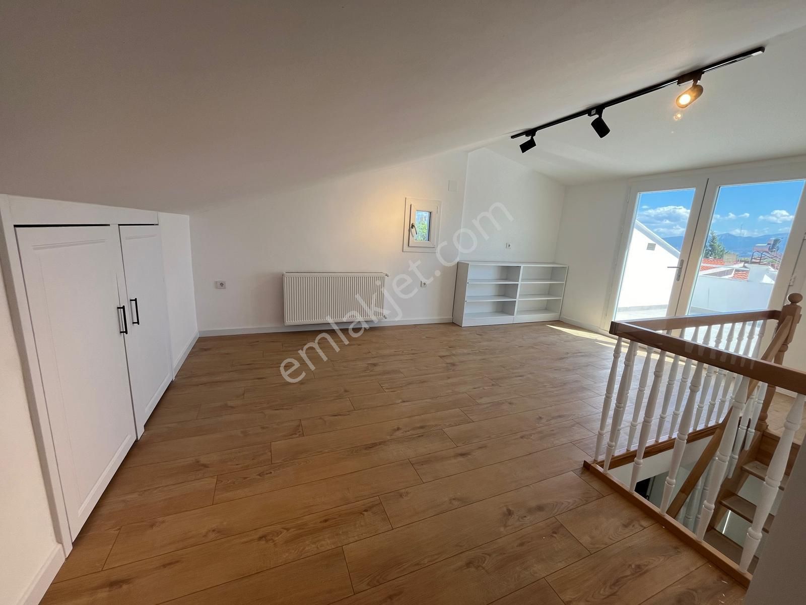 Urla Çeşmealtı Denizli Mah. Kiralık 4+1 Tripleks Villa - Görsel 31