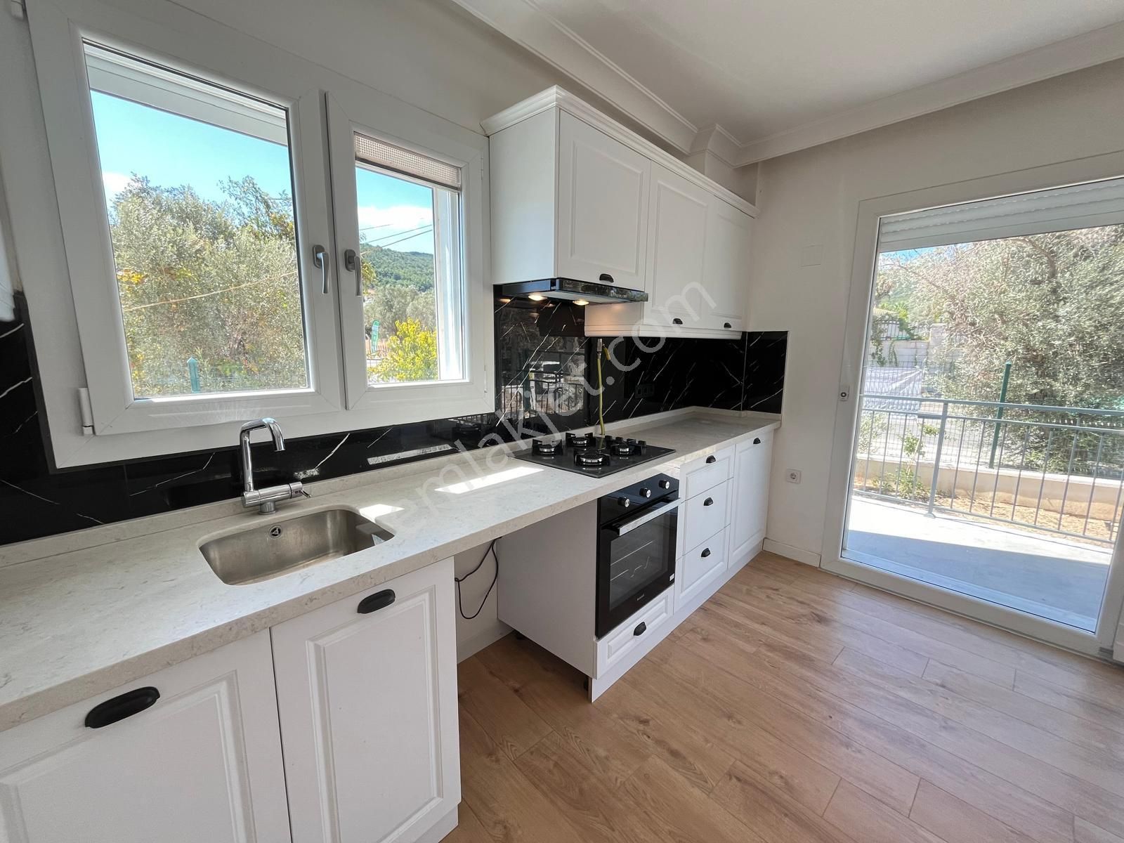 Urla Çeşmealtı Denizli Mah. Kiralık 4+1 Tripleks Villa - Görsel 9