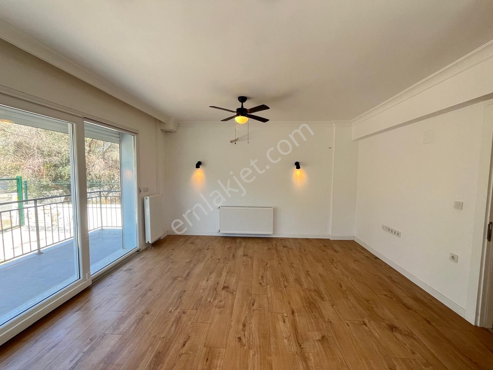 Urla Çeşmealtı Denizli Mah. Kiralık 4+1 Tripleks Villa - Görsel 14