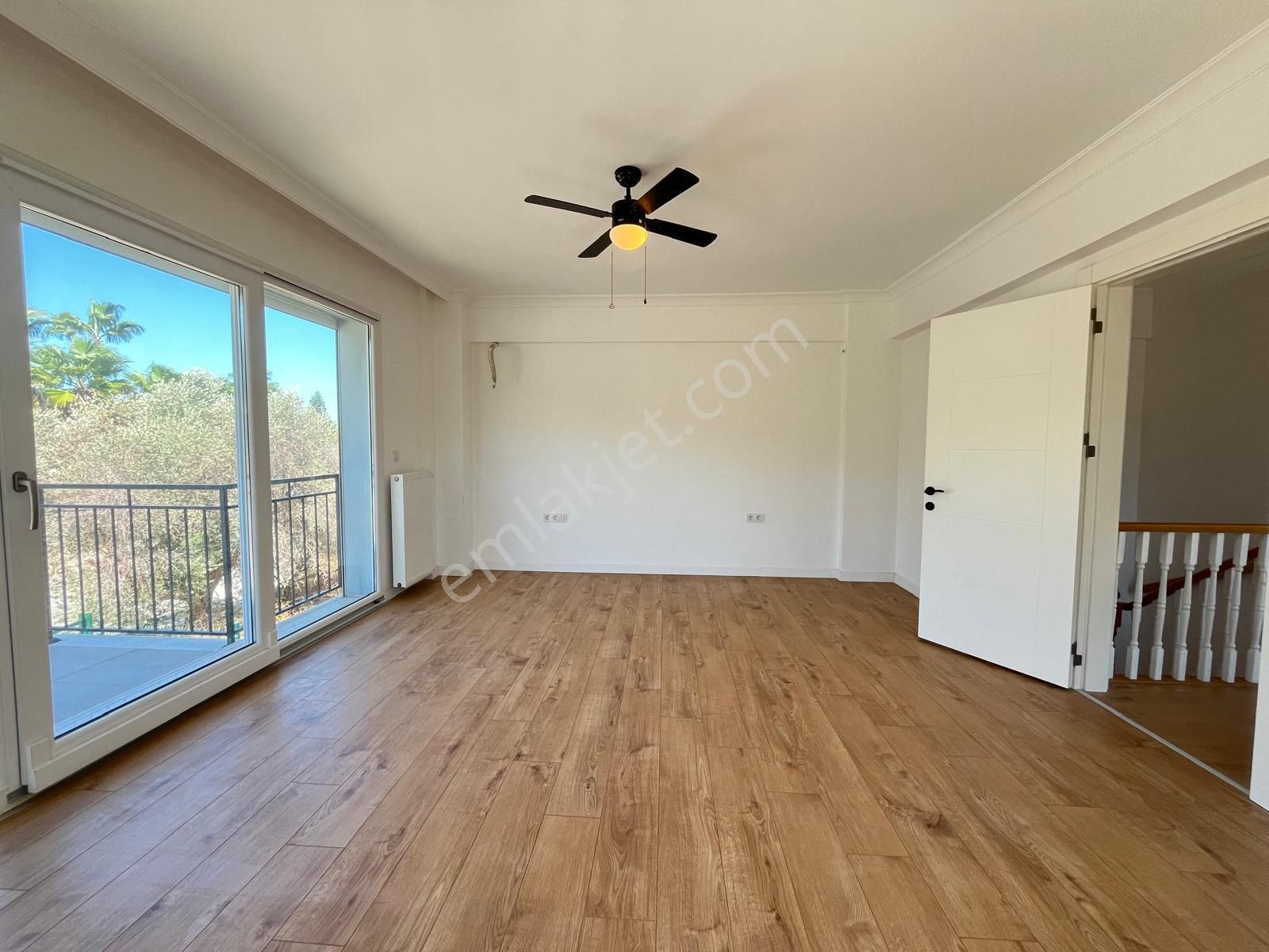 Urla Çeşmealtı Denizli Mah. Kiralık 4+1 Tripleks Villa - Görsel 24