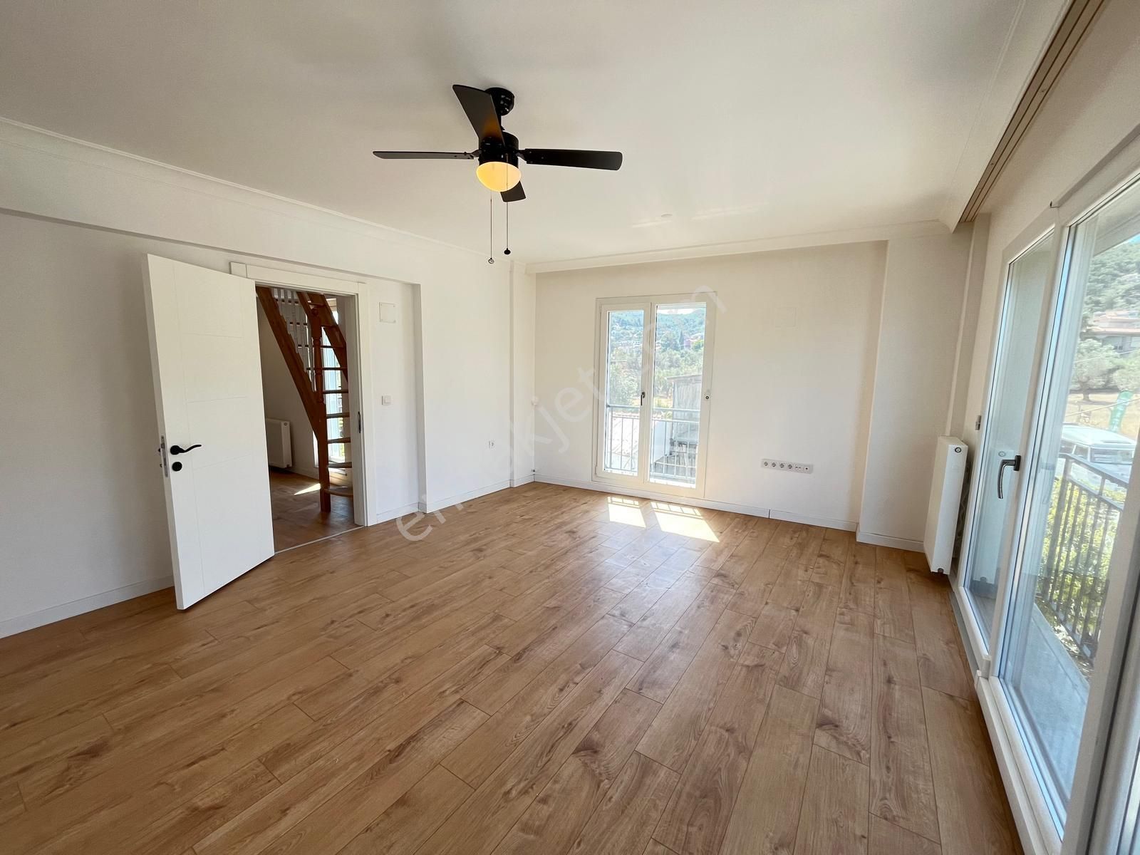 Urla Çeşmealtı Denizli Mah. Kiralık 4+1 Tripleks Villa - Görsel 23