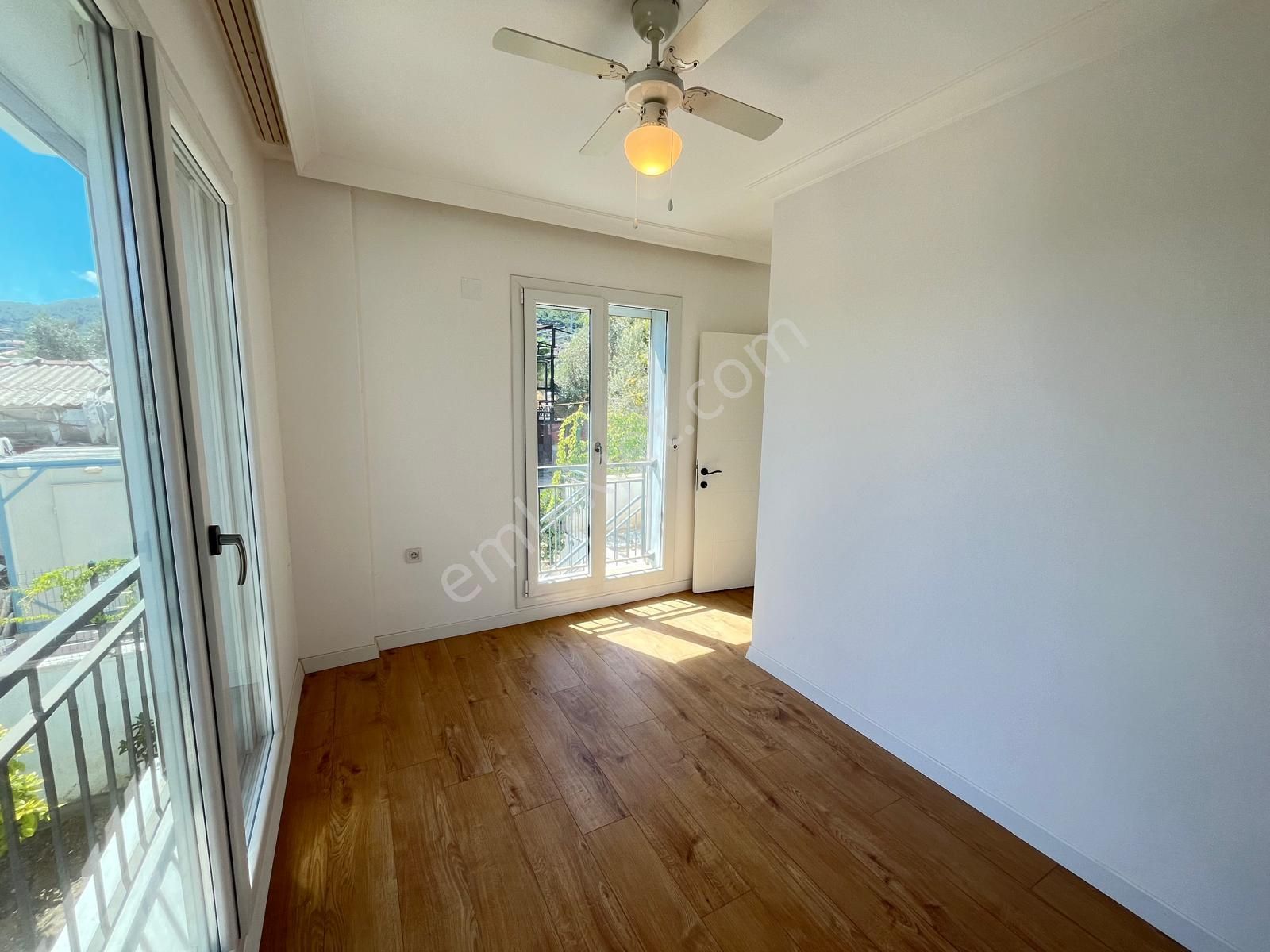 Urla Çeşmealtı Denizli Mah. Kiralık 4+1 Tripleks Villa - Görsel 16