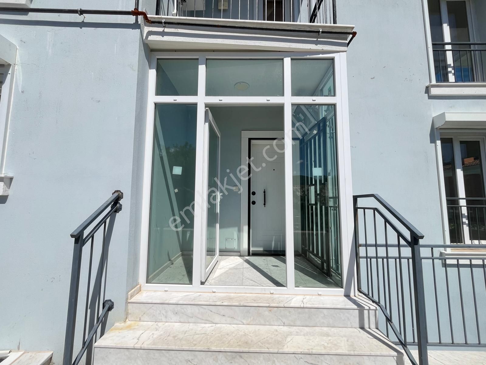 Urla Çeşmealtı Denizli Mah. Kiralık 4+1 Tripleks Villa - Görsel 6