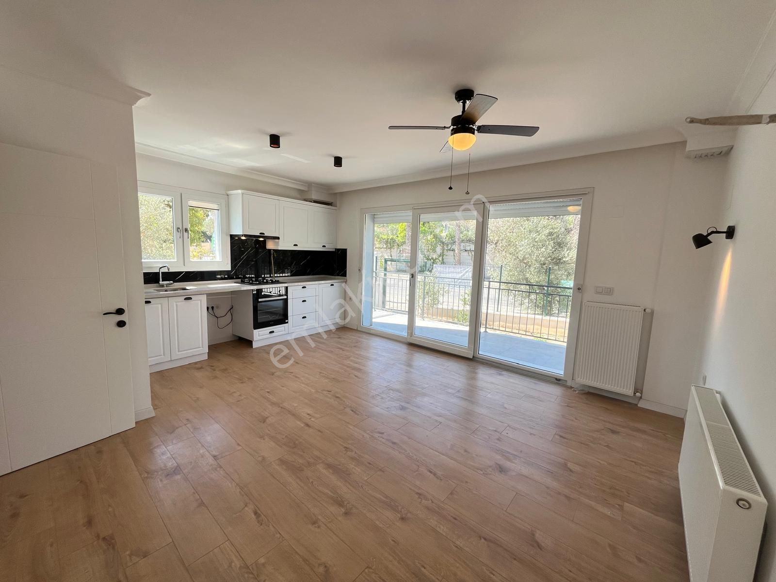 Urla Çeşmealtı Denizli Mah. Kiralık 4+1 Tripleks Villa - Görsel 8