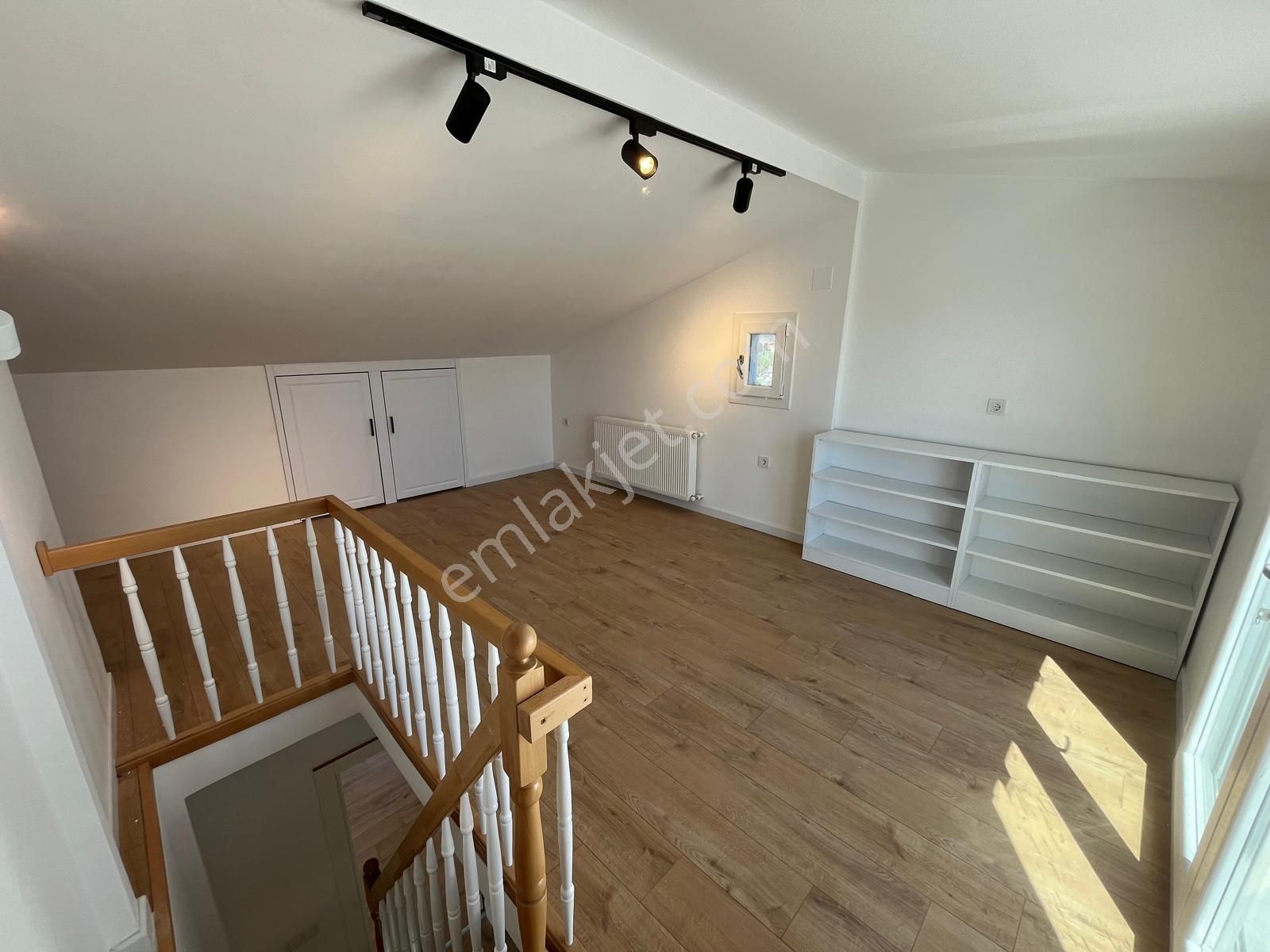 Urla Çeşmealtı Denizli Mah. Kiralık 4+1 Tripleks Villa - Görsel 32