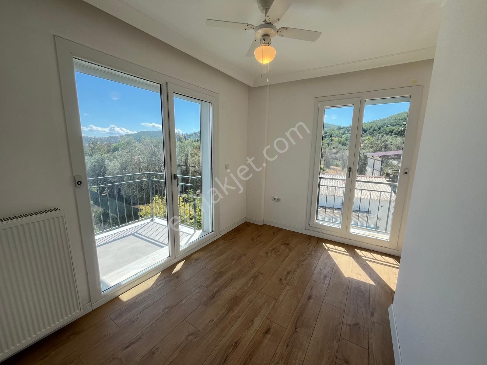 Urla Çeşmealtı Denizli Mah. Kiralık 4+1 Tripleks Villa - Görsel 25