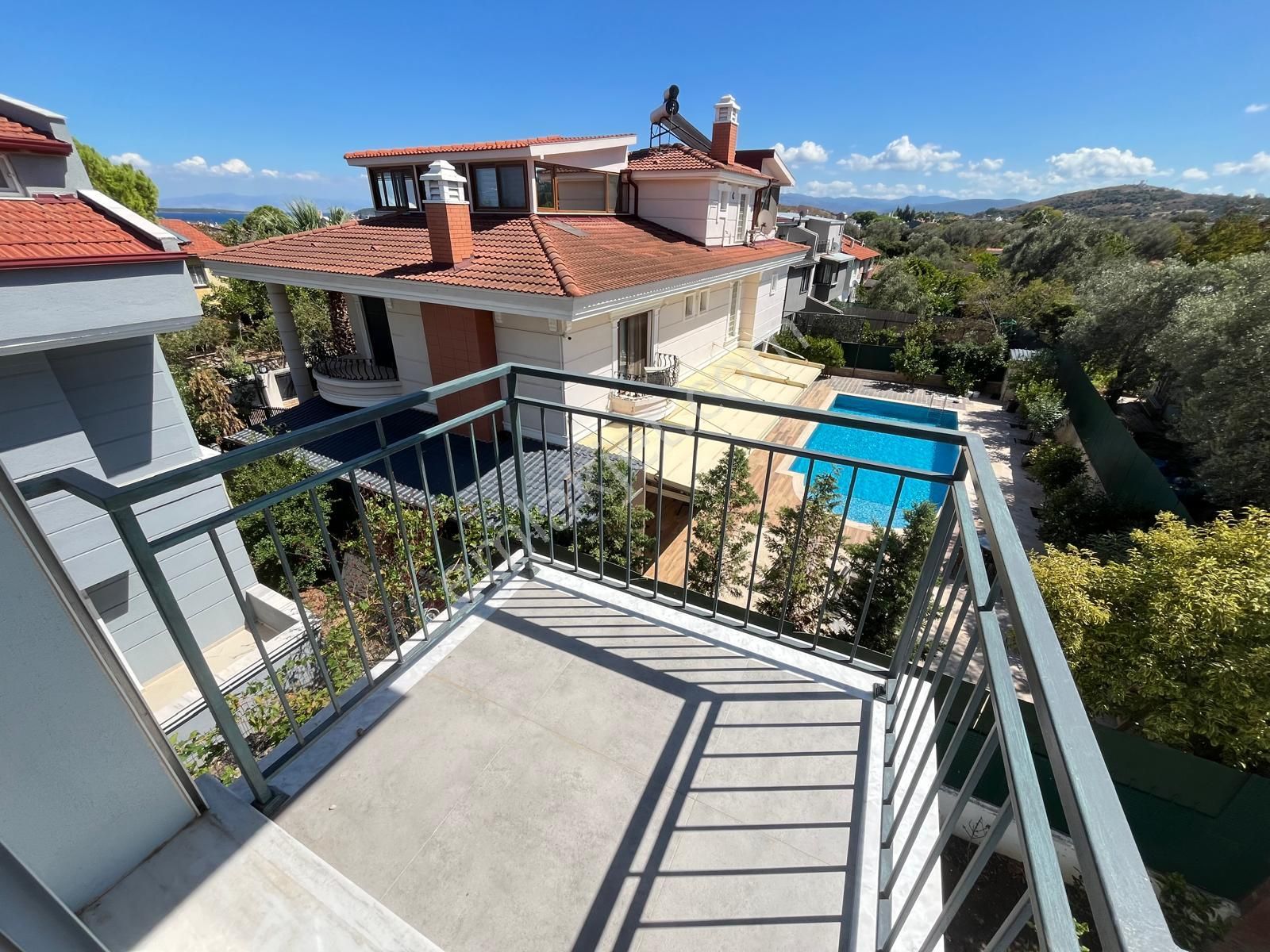 Urla Çeşmealtı Denizli Mah. Kiralık 4+1 Tripleks Villa - Görsel 18