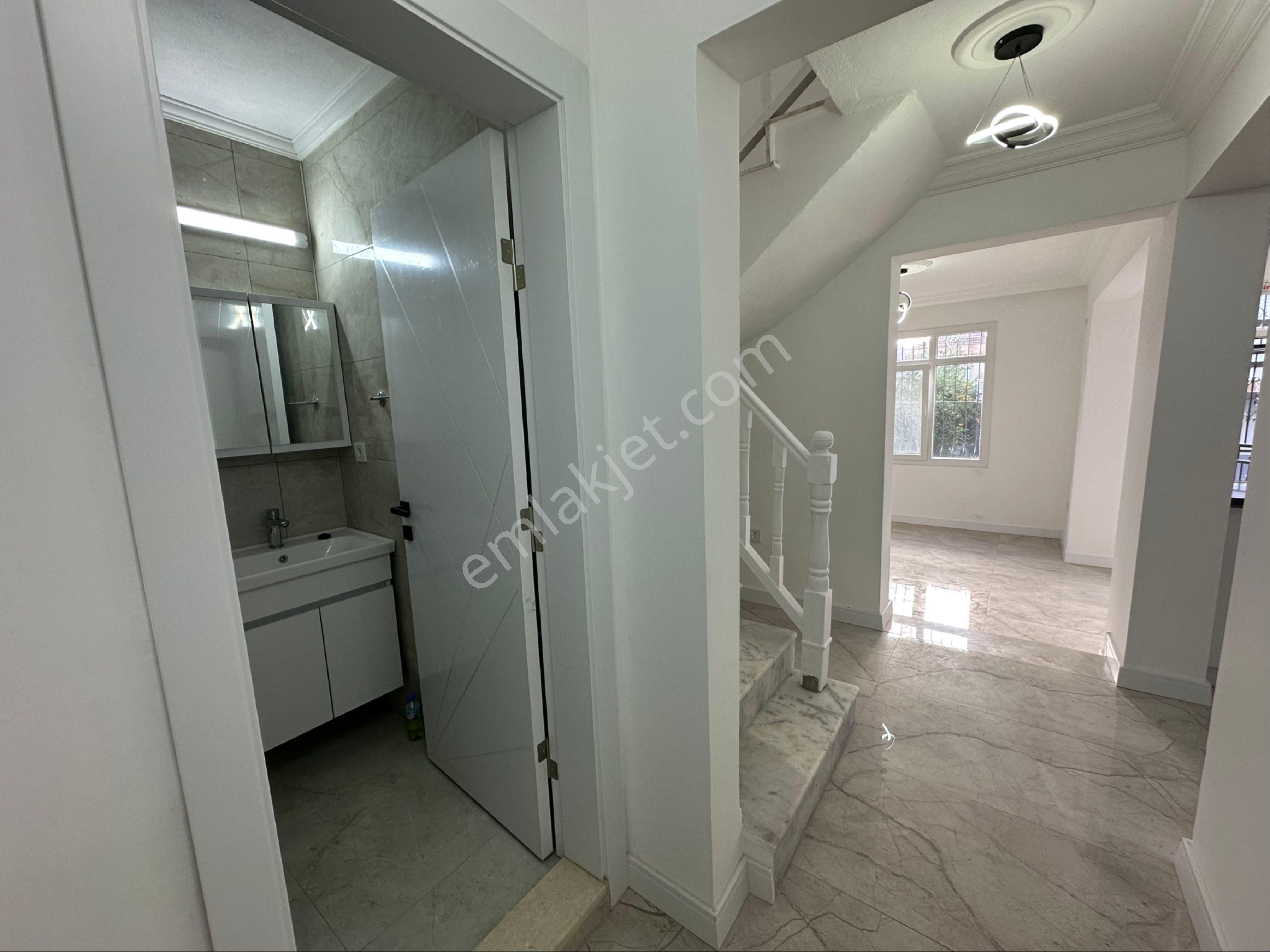 Kuşadası Kadınlar Denizinde Masrafsız 3+1 Harika Villa - Görsel 26